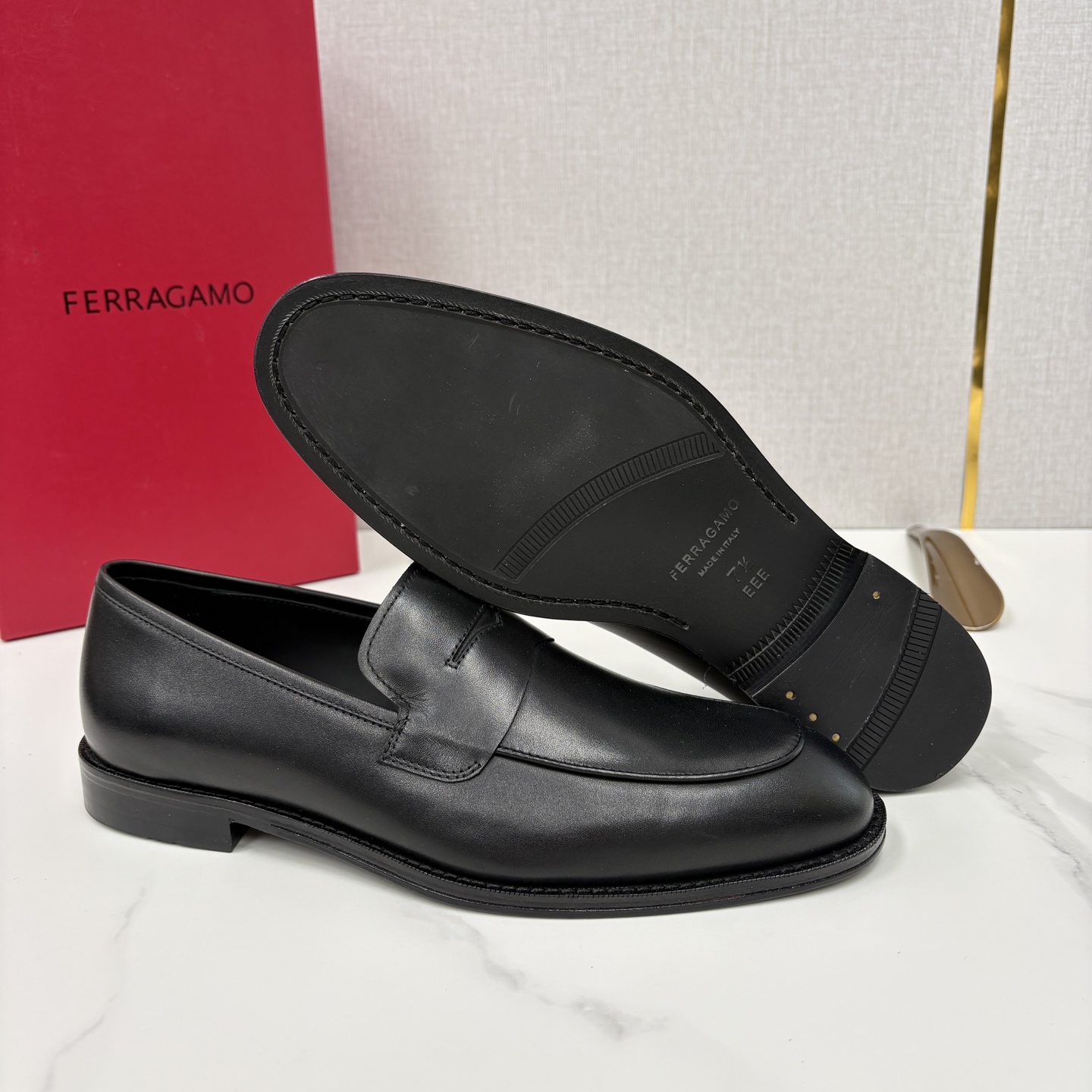 💋💍 SF 菲拉** 专柜同步新款 男士便鞋 可休闲可正装莫卡辛乐福皮鞋 经典造型体现正装时髦魅力，全新