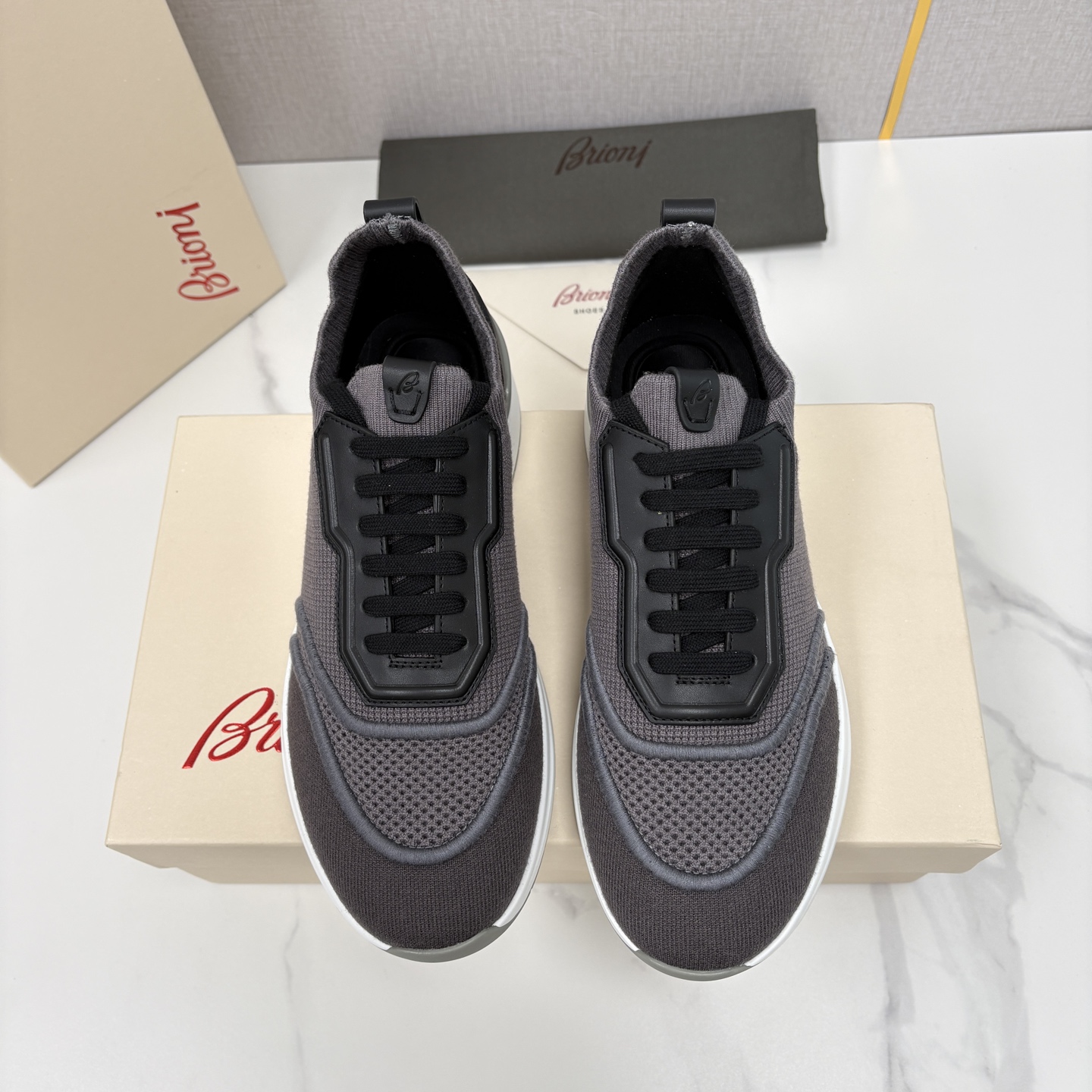 💋💍 Brion* （布里-奥尼） 男士新款轻奢休闲运动鞋 该品牌于1945年创立于意大利罗马的男装奢侈