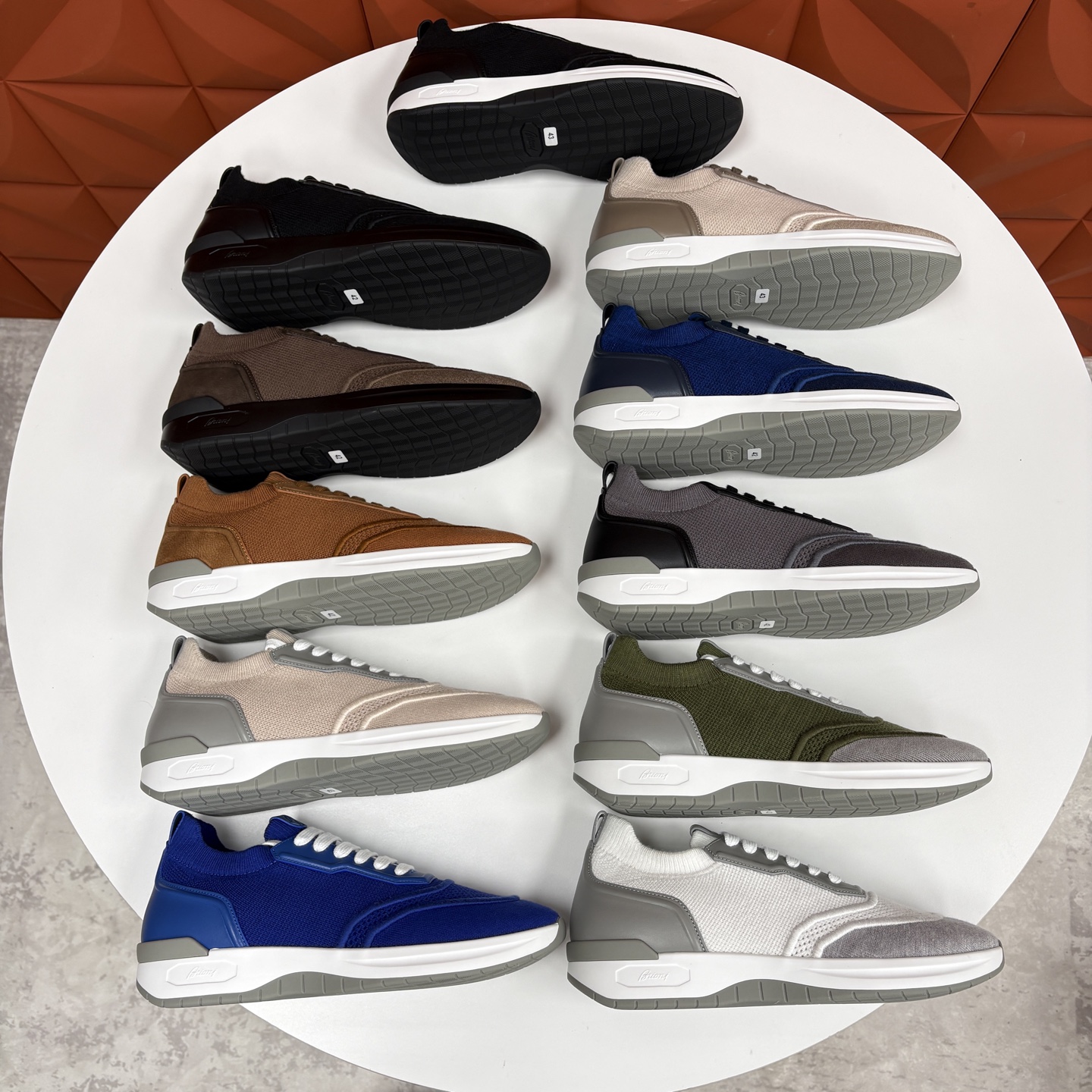 💋💍 Brion* （布里-奥尼） 男士新款轻奢休闲运动鞋 该品牌于1945年创立于意大利罗马的男装奢侈