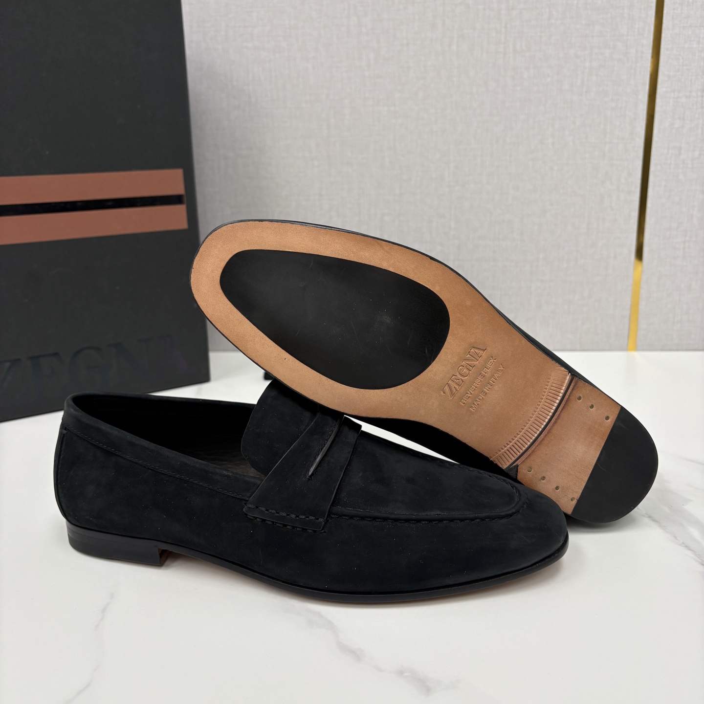 💋💍 Zegn* 杰尼～亚 新款乐福鞋皮鞋 这款 MOCASSIN粒面乐福皮鞋 以小牛面擦色皮/精品磨砂