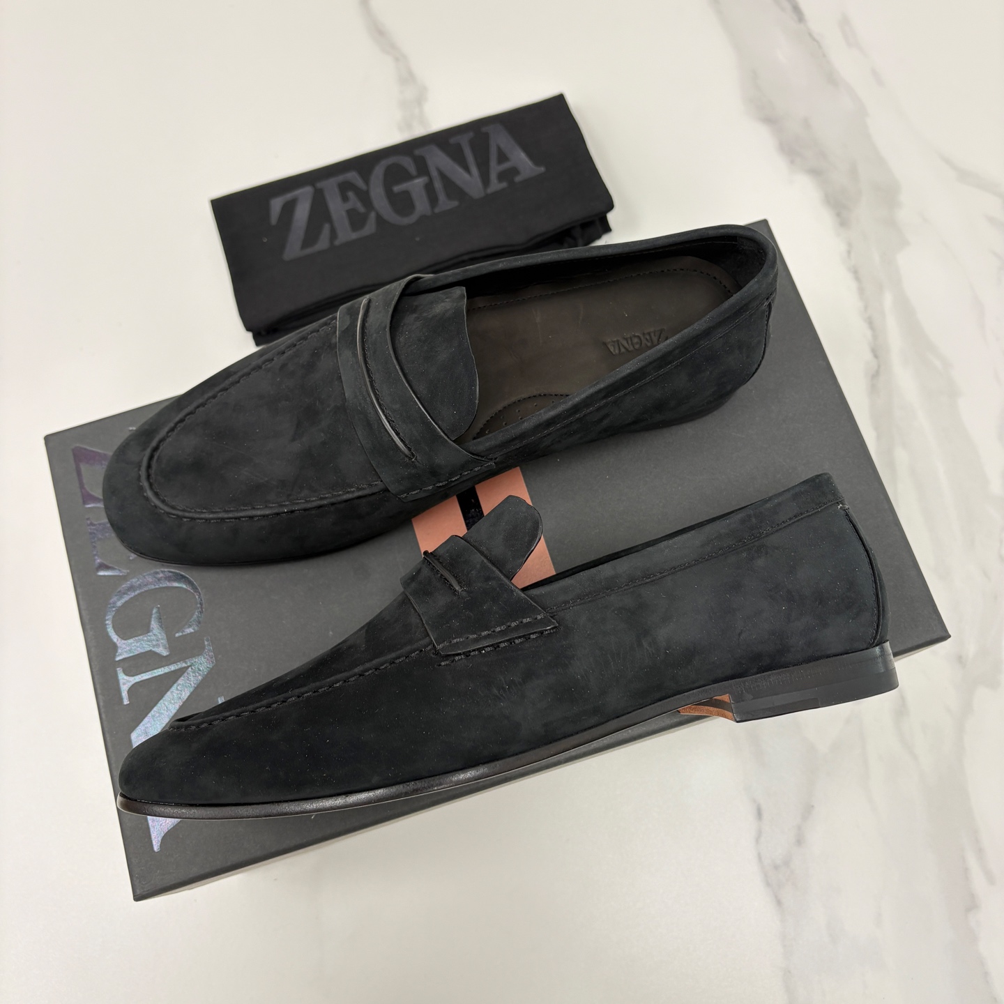 💋💍 Zegn* 杰尼～亚 新款乐福鞋皮鞋 这款 MOCASSIN粒面乐福皮鞋 以小牛面擦色皮/精品磨砂