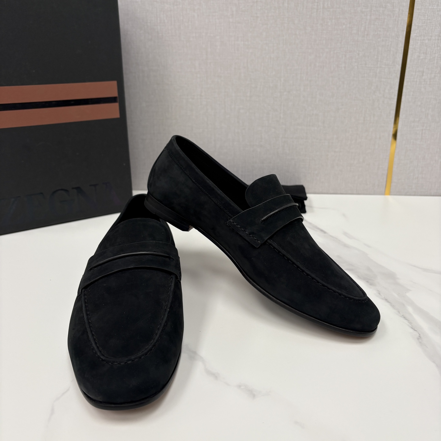 💋💍 Zegn* 杰尼～亚 新款乐福鞋皮鞋 这款 MOCASSIN粒面乐福皮鞋 以小牛面擦色皮/精品磨砂