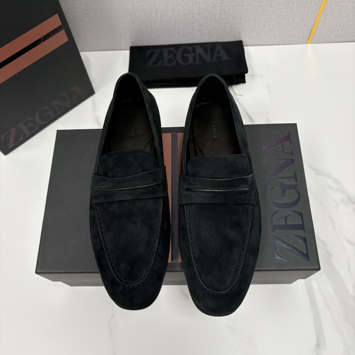 💋💍 Zegn* 杰尼～亚 新款乐福鞋皮鞋 这款 MOCASSIN粒面乐福皮鞋 以小牛面擦色皮/精品磨砂