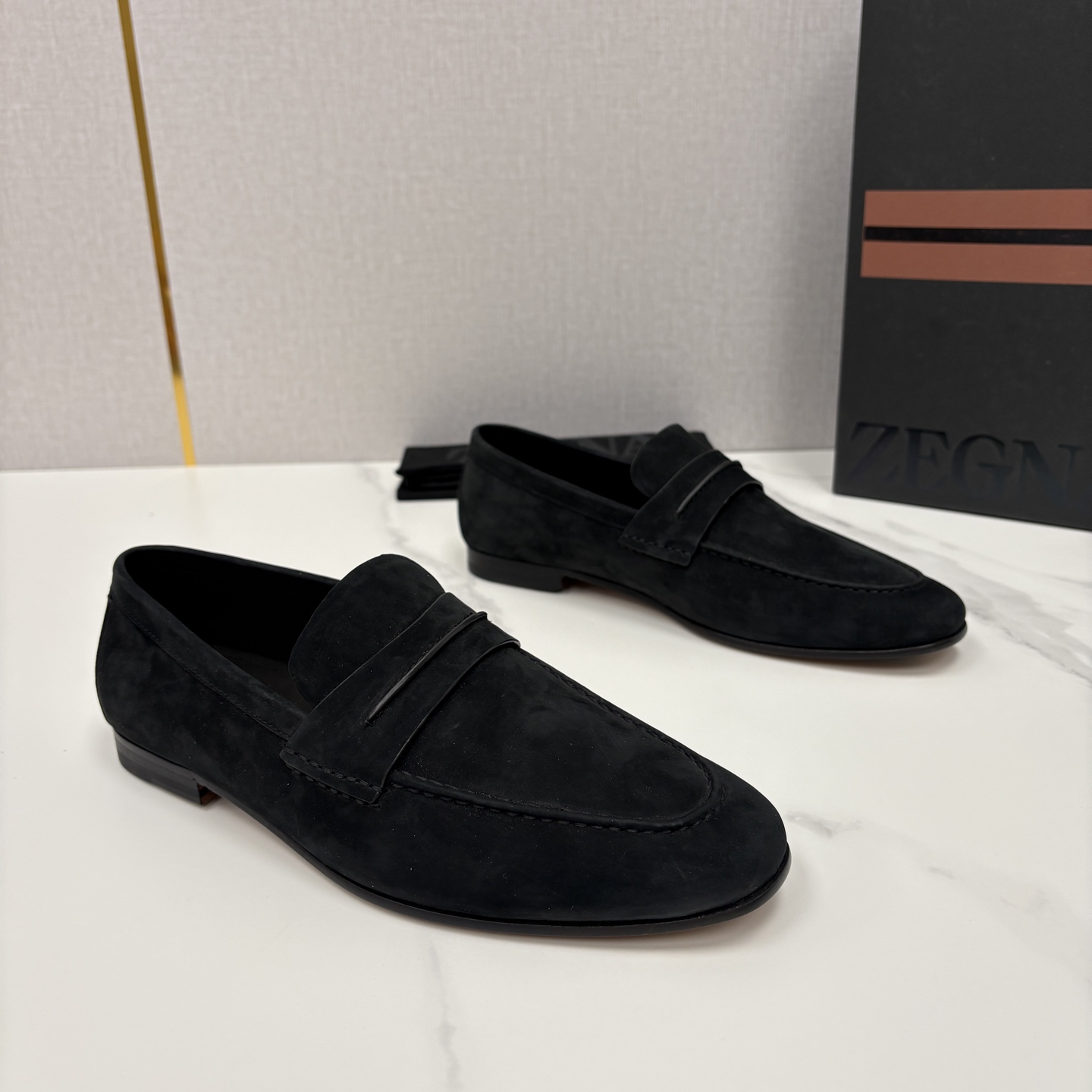 💋💍 Zegn* 杰尼～亚 新款乐福鞋皮鞋 这款 MOCASSIN粒面乐福皮鞋 以小牛面擦色皮/精品磨砂