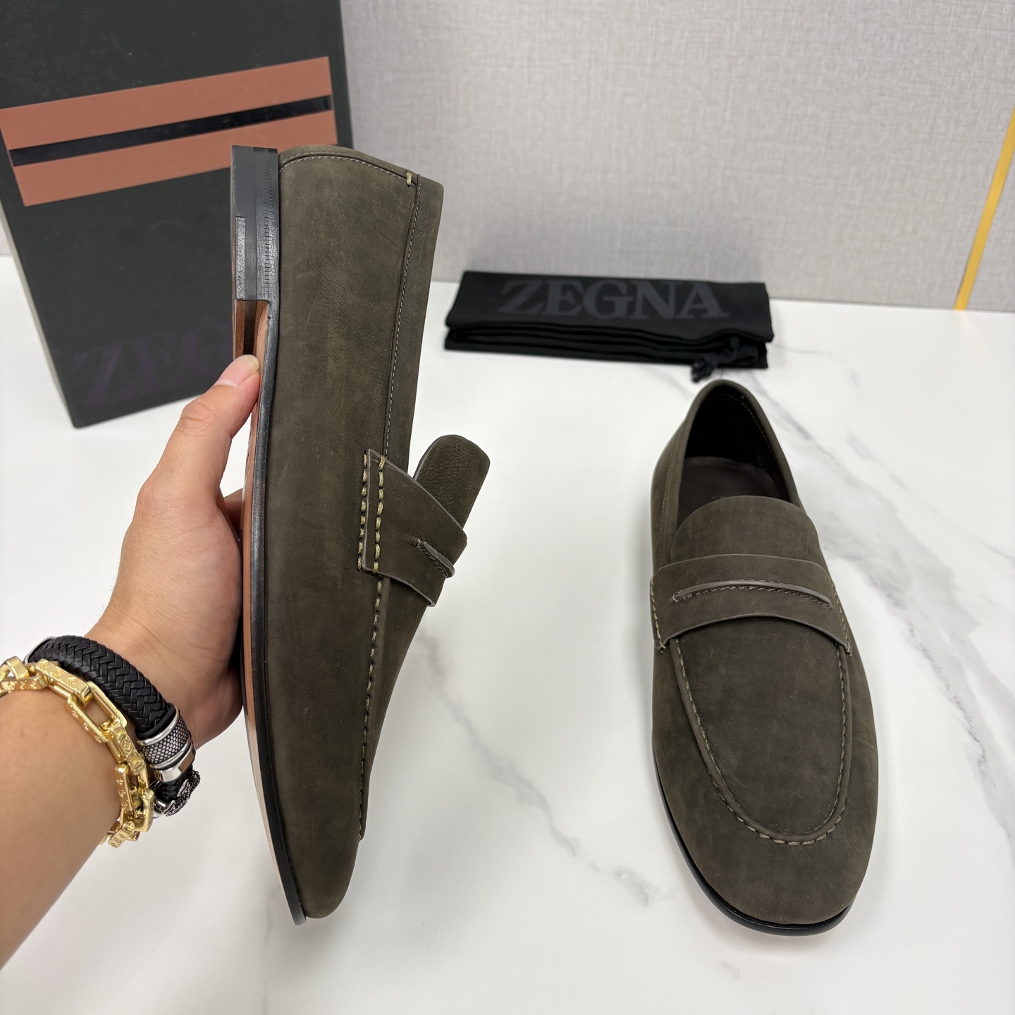 💋💍 Zegn* 杰尼～亚 新款乐福鞋皮鞋 这款 MOCASSIN粒面乐福皮鞋 以小牛面擦色皮/精品磨砂