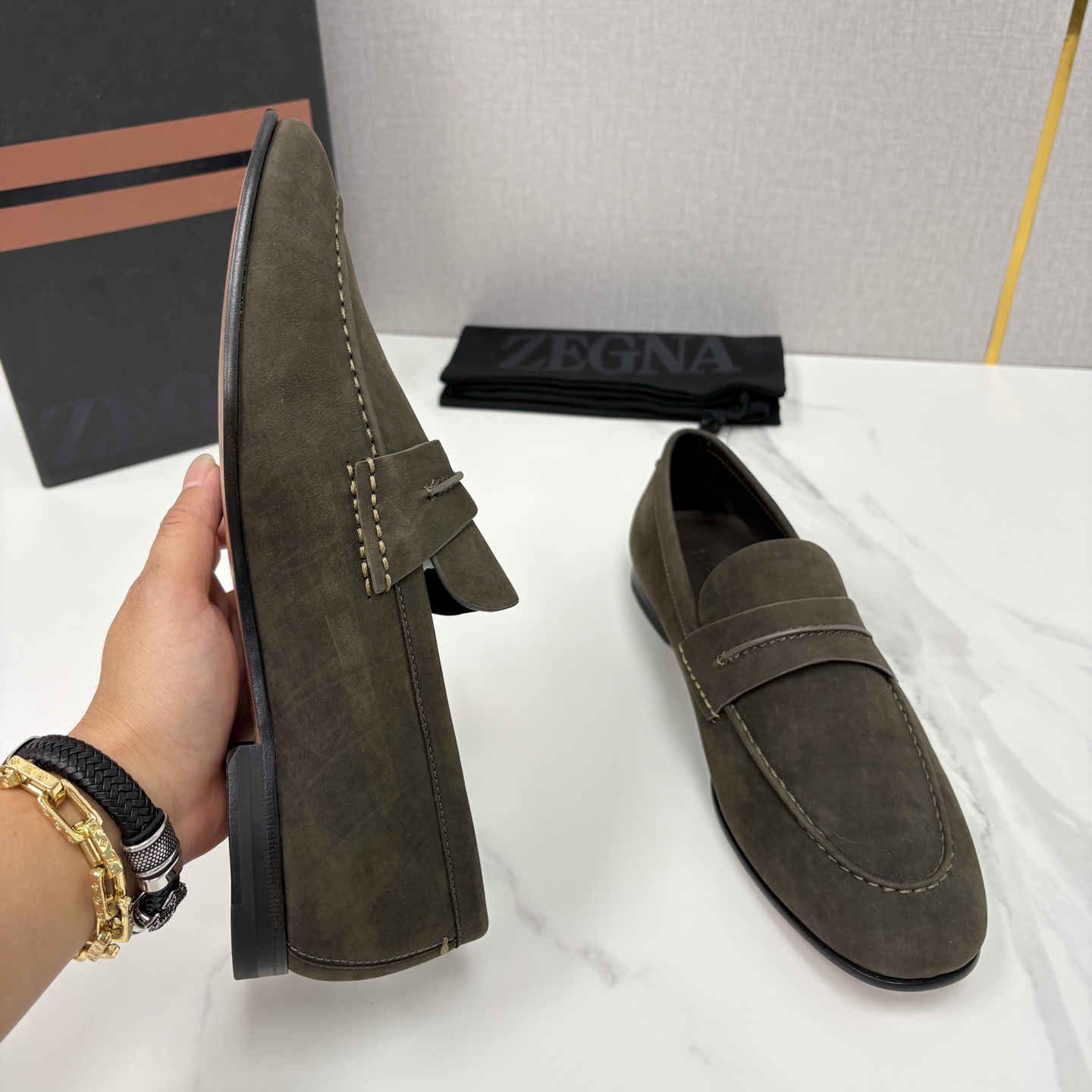 💋💍 Zegn* 杰尼～亚 新款乐福鞋皮鞋 这款 MOCASSIN粒面乐福皮鞋 以小牛面擦色皮/精品磨砂