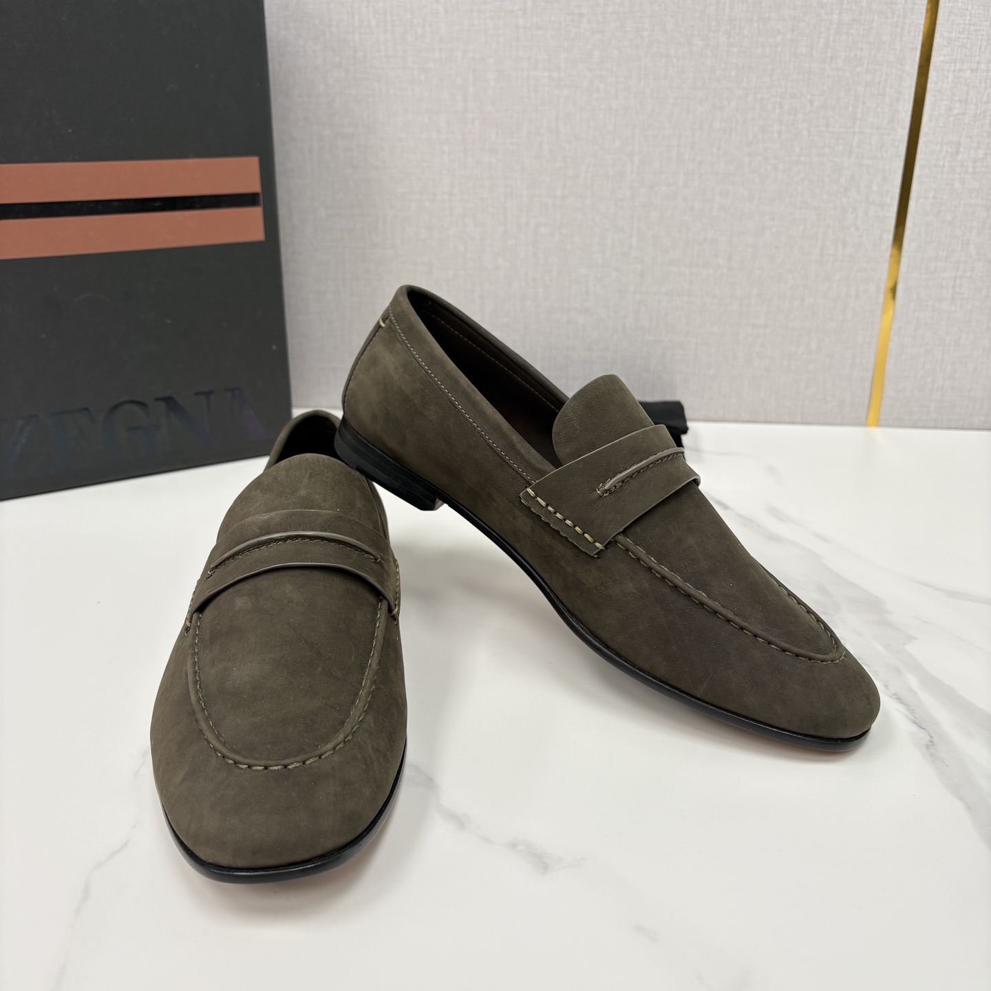 💋💍 Zegn* 杰尼～亚 新款乐福鞋皮鞋 这款 MOCASSIN粒面乐福皮鞋 以小牛面擦色皮/精品磨砂