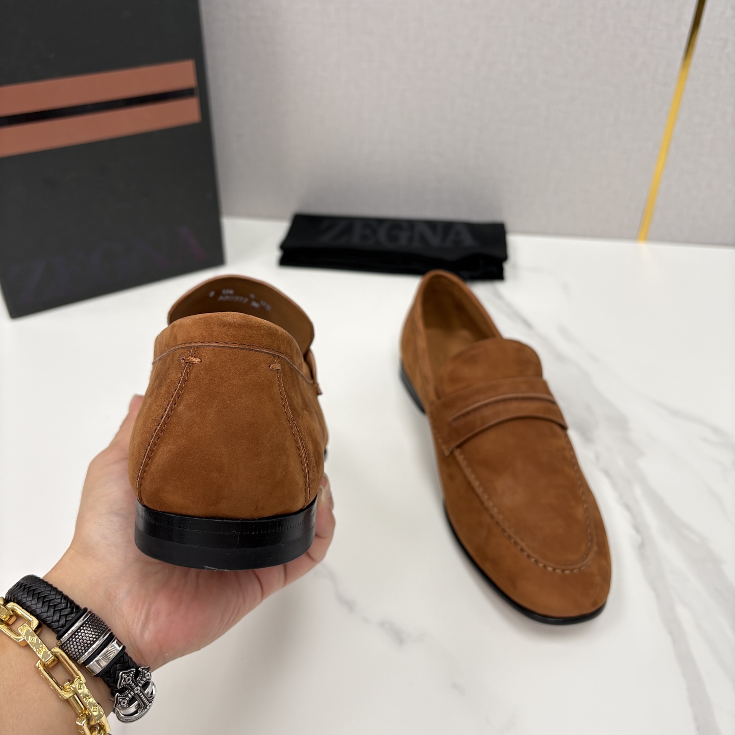 💋💍 Zegn* 杰尼～亚 新款乐福鞋皮鞋 这款 MOCASSIN粒面乐福皮鞋 以小牛面擦色皮/精品磨砂