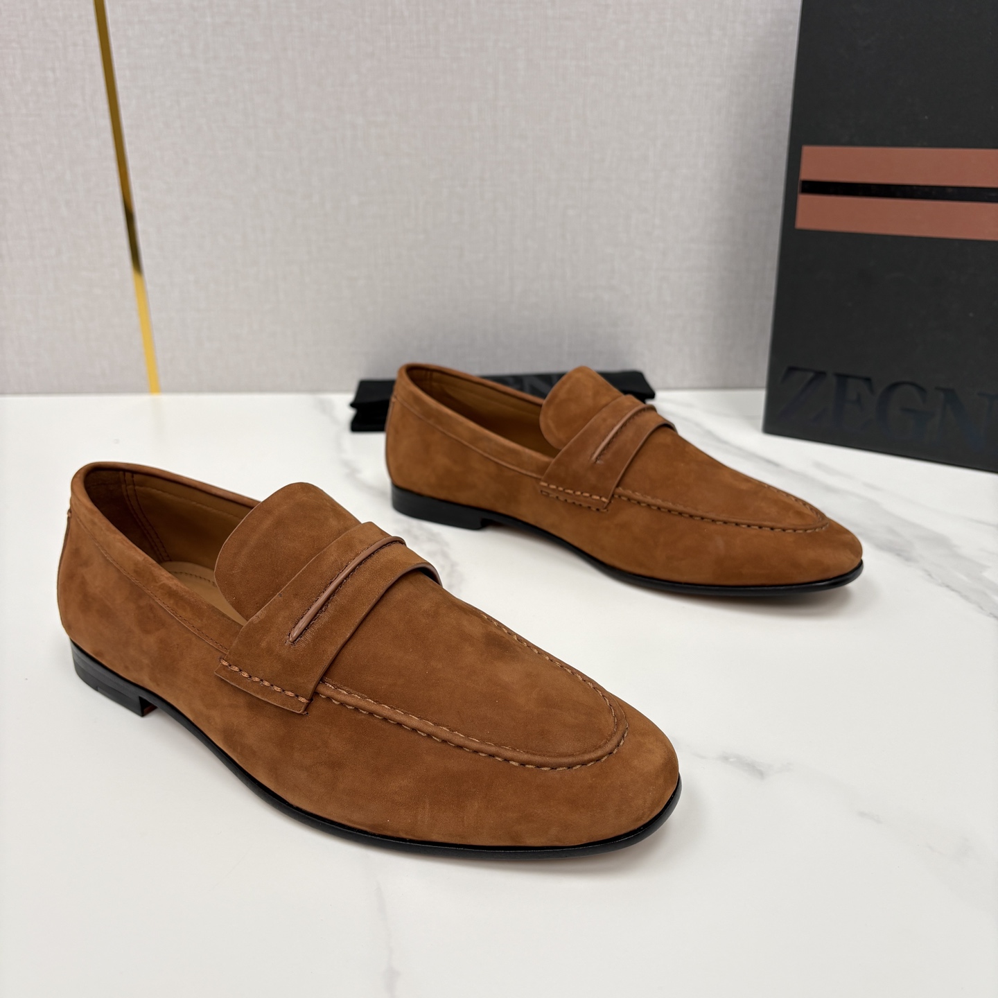 💋💍 Zegn* 杰尼～亚 新款乐福鞋皮鞋 这款 MOCASSIN粒面乐福皮鞋 以小牛面擦色皮/精品磨砂