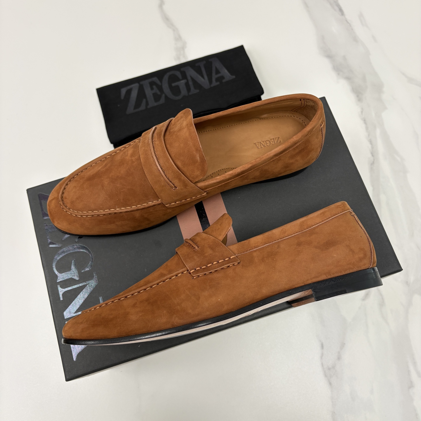 💋💍 Zegn* 杰尼～亚 新款乐福鞋皮鞋 这款 MOCASSIN粒面乐福皮鞋 以小牛面擦色皮/精品磨砂