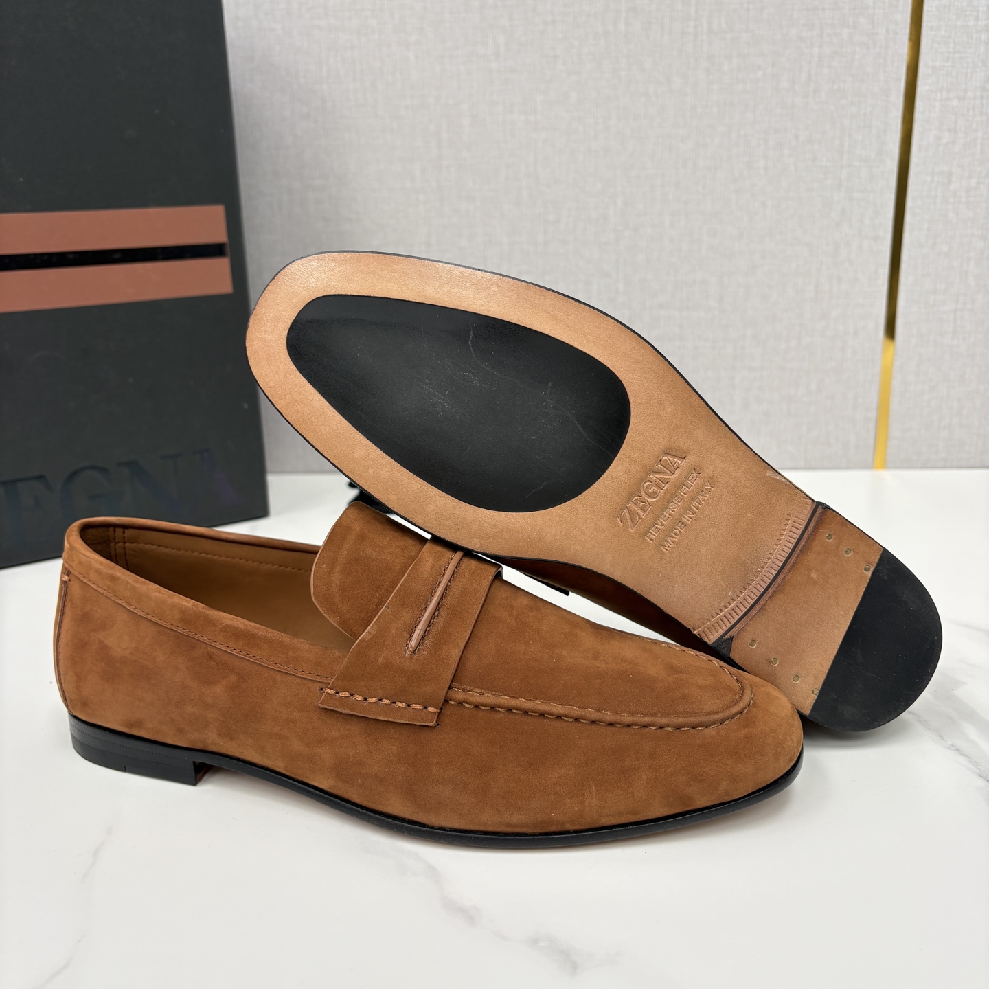 💋💍 Zegn* 杰尼～亚 新款乐福鞋皮鞋 这款 MOCASSIN粒面乐福皮鞋 以小牛面擦色皮/精品磨砂