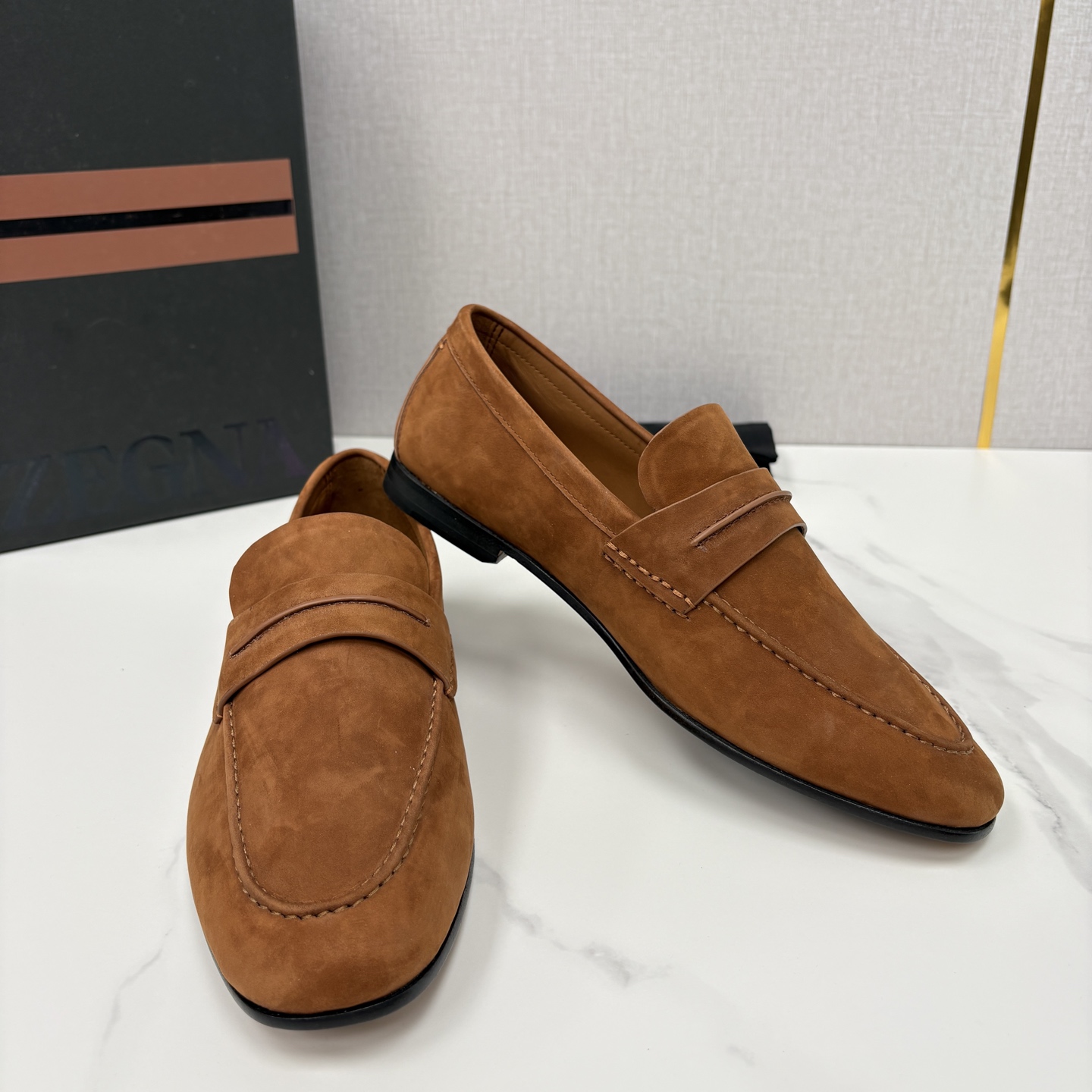 💋💍 Zegn* 杰尼～亚 新款乐福鞋皮鞋 这款 MOCASSIN粒面乐福皮鞋 以小牛面擦色皮/精品磨砂