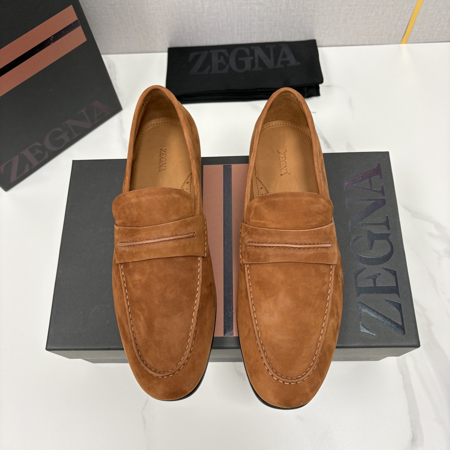 💋💍 Zegn* 杰尼～亚 新款乐福鞋皮鞋 这款 MOCASSIN粒面乐福皮鞋 以小牛面擦色皮/精品磨砂