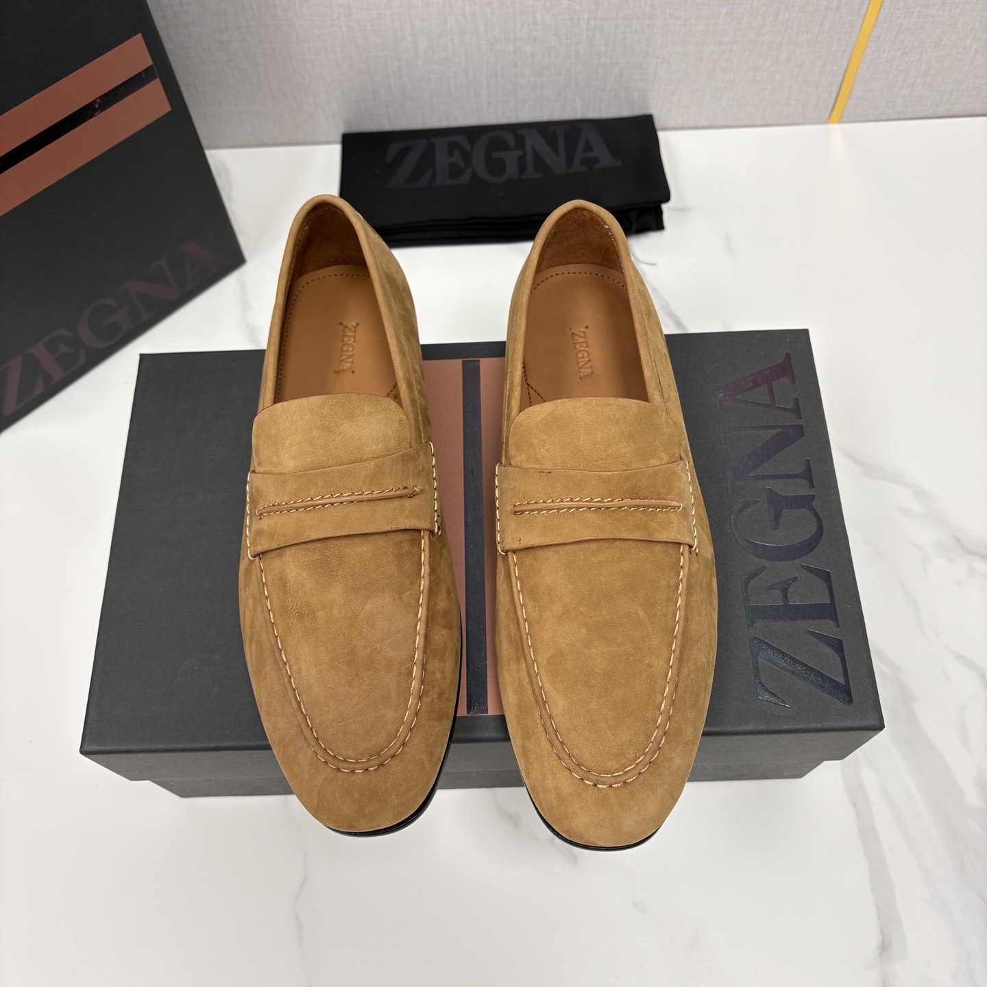 💋💍 Zegn* 杰尼～亚 新款乐福鞋皮鞋 这款 MOCASSIN粒面乐福皮鞋 以小牛面擦色皮/精品磨砂