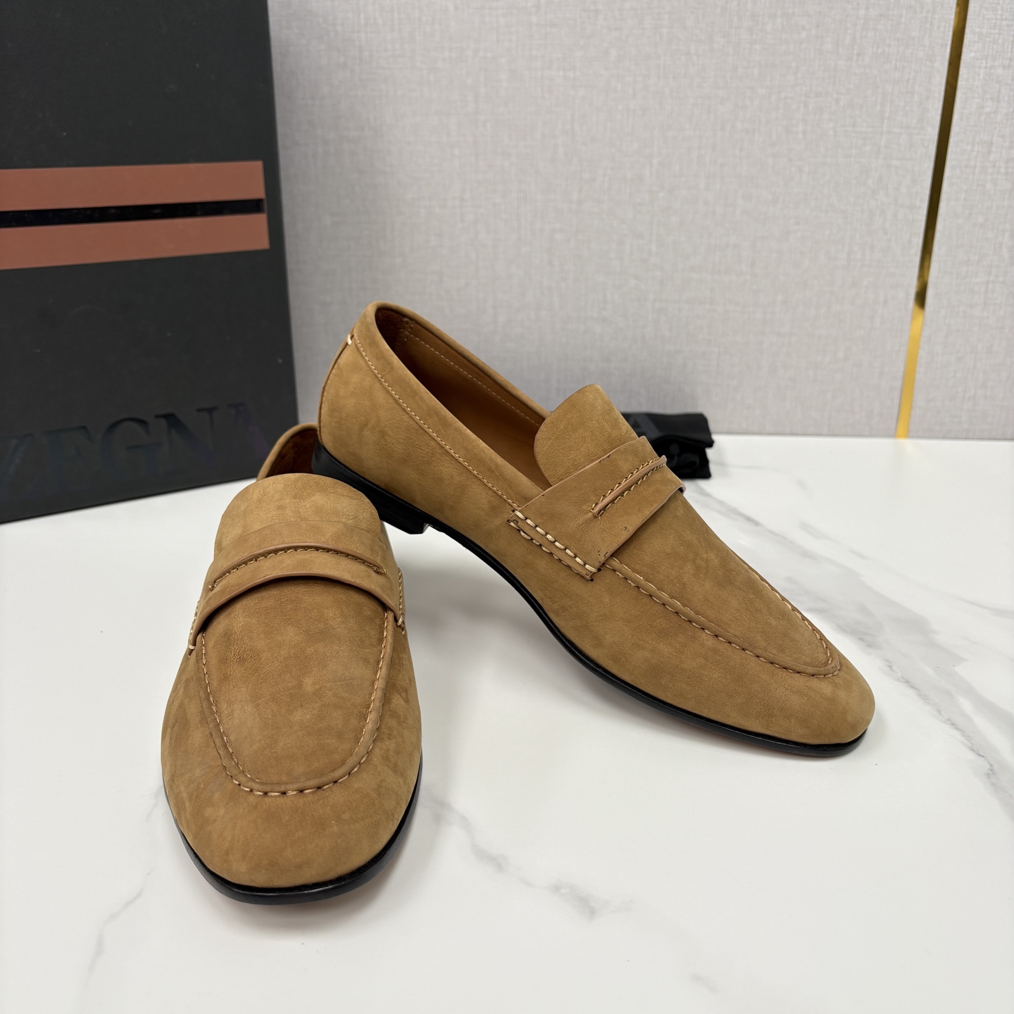 💋💍 Zegn* 杰尼～亚 新款乐福鞋皮鞋 这款 MOCASSIN粒面乐福皮鞋 以小牛面擦色皮/精品磨砂