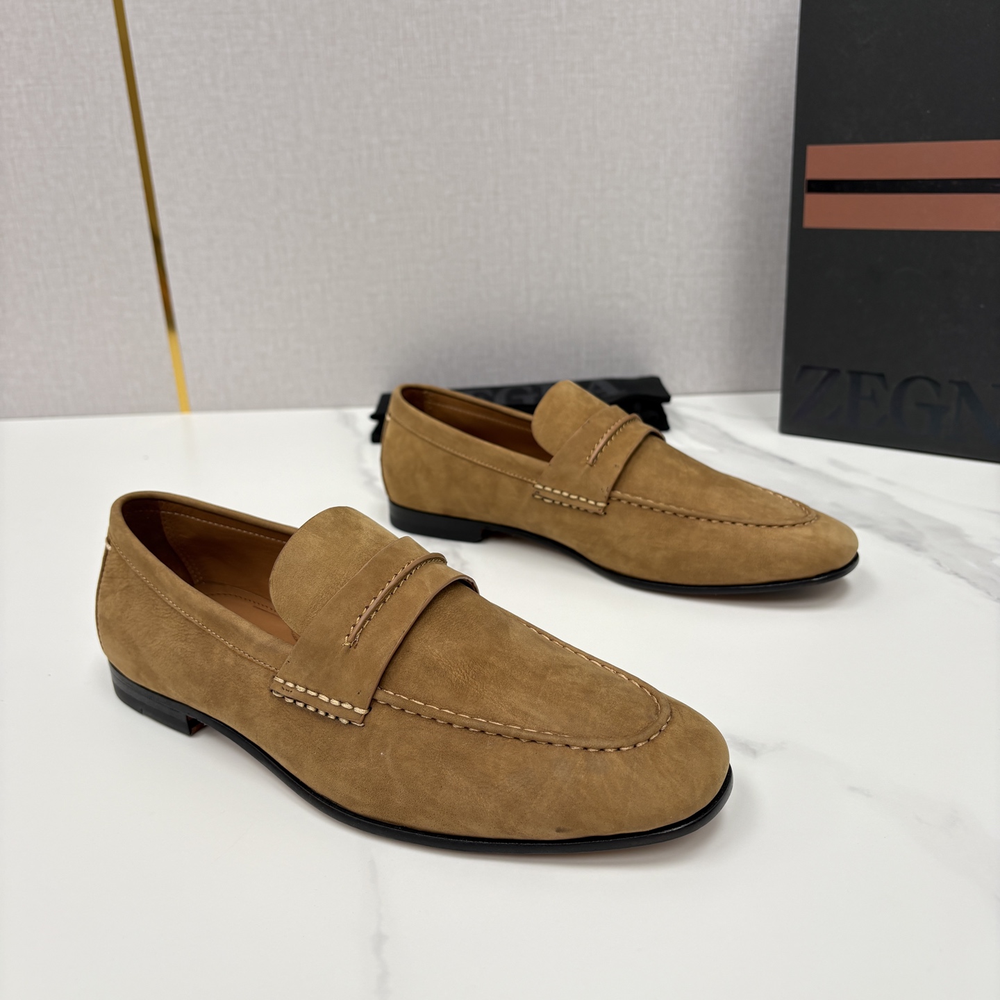 💋💍 Zegn* 杰尼～亚 新款乐福鞋皮鞋 这款 MOCASSIN粒面乐福皮鞋 以小牛面擦色皮/精品磨砂