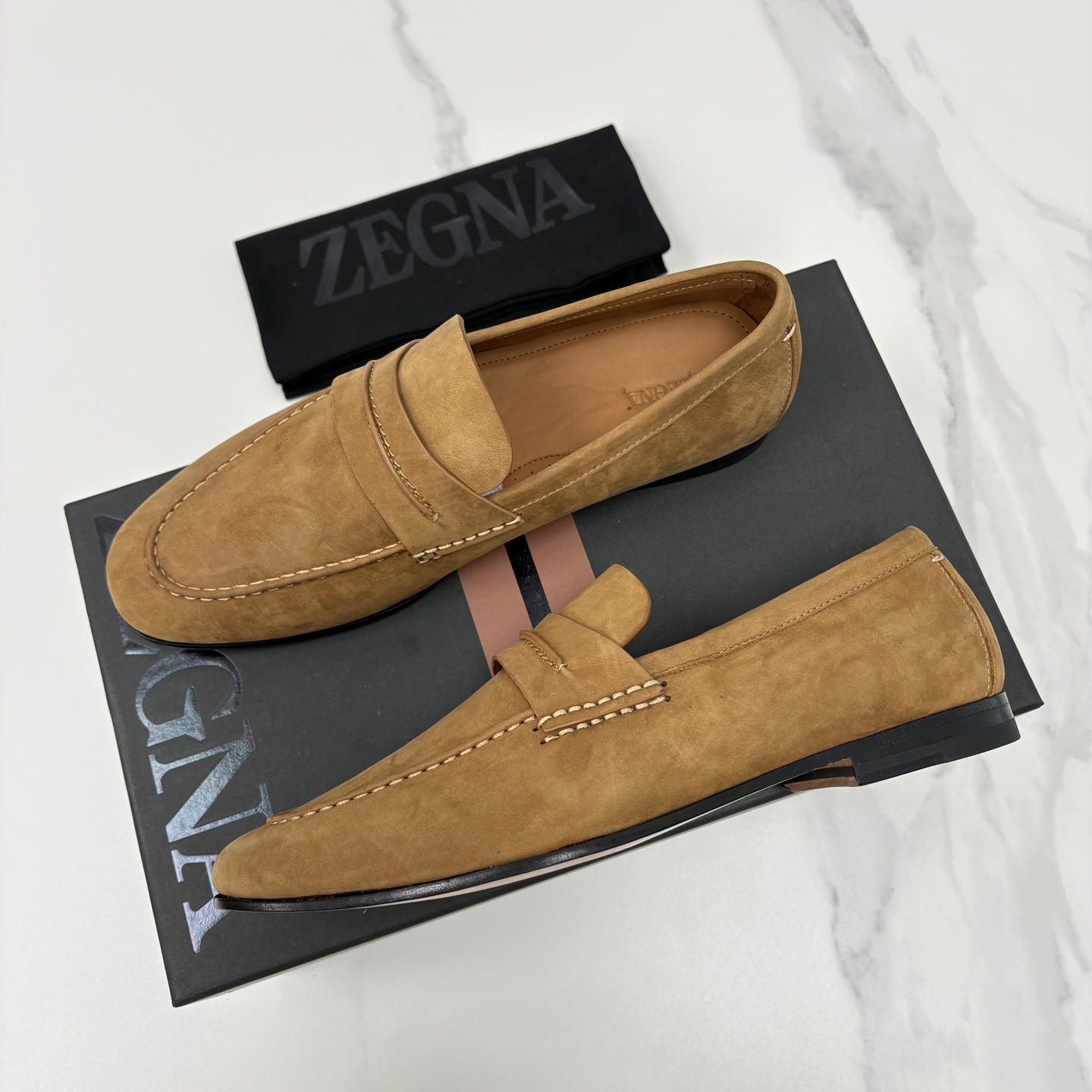 💋💍 Zegn* 杰尼～亚 新款乐福鞋皮鞋 这款 MOCASSIN粒面乐福皮鞋 以小牛面擦色皮/精品磨砂