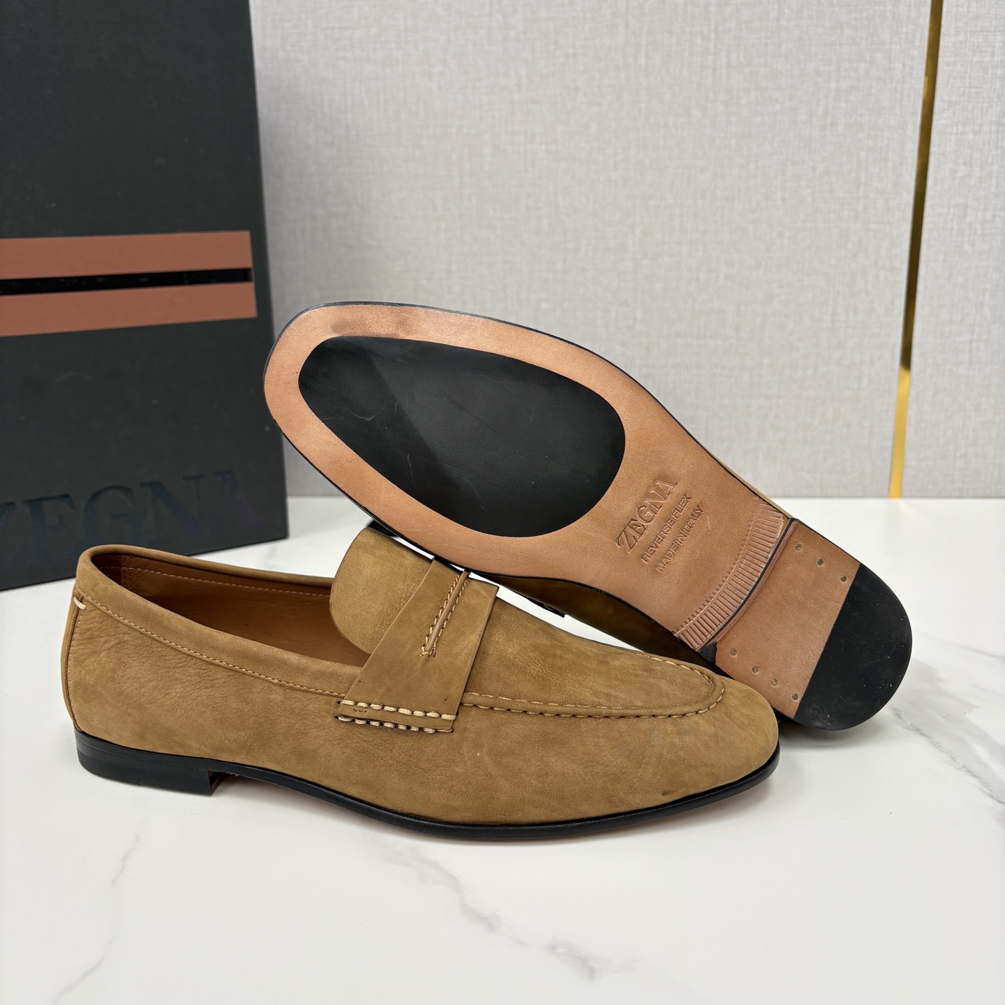 💋💍 Zegn* 杰尼～亚 新款乐福鞋皮鞋 这款 MOCASSIN粒面乐福皮鞋 以小牛面擦色皮/精品磨砂