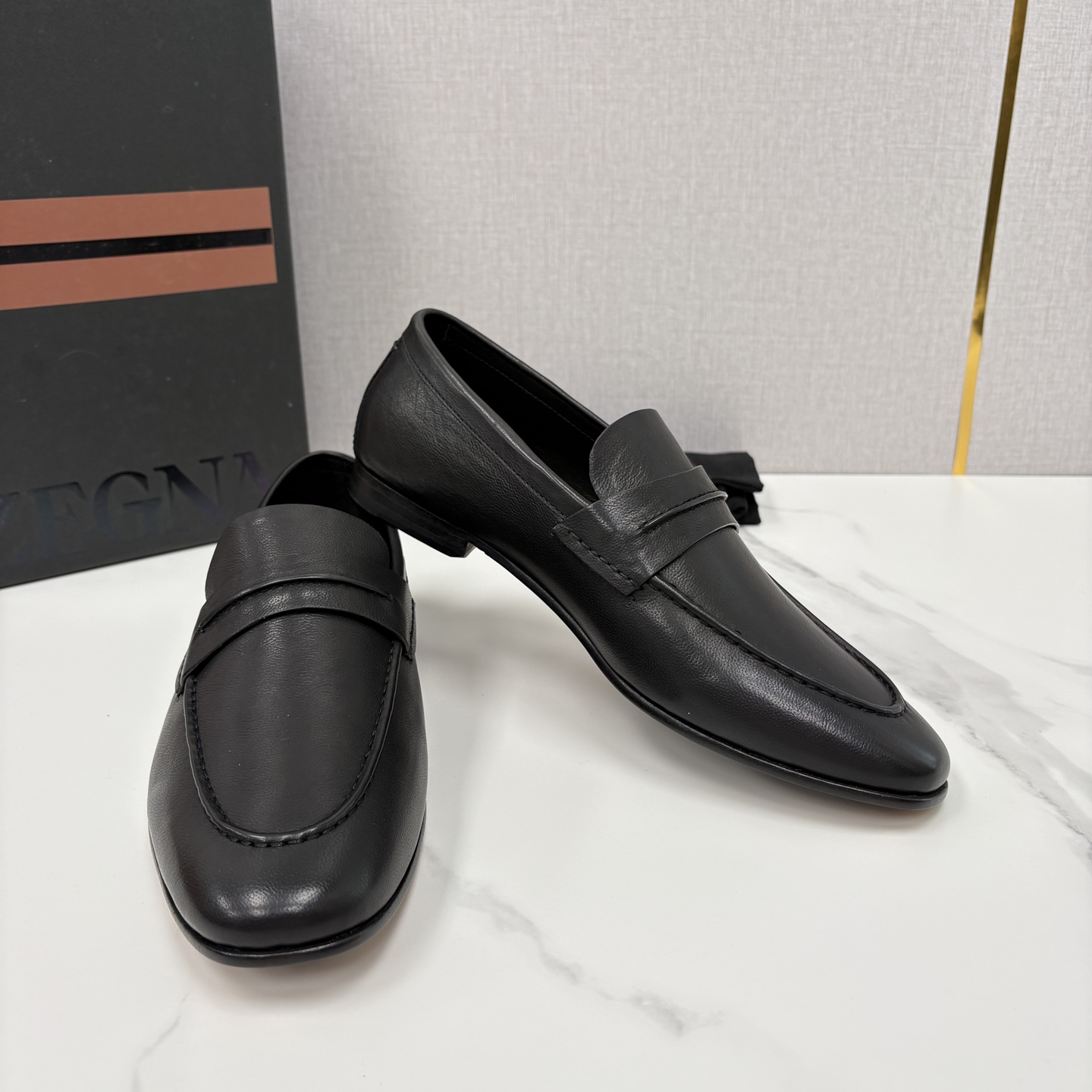 💋💍 Zegn* 杰尼～亚 新款乐福鞋皮鞋 这款 MOCASSIN粒面乐福皮鞋 以小牛面擦色皮/精品磨砂