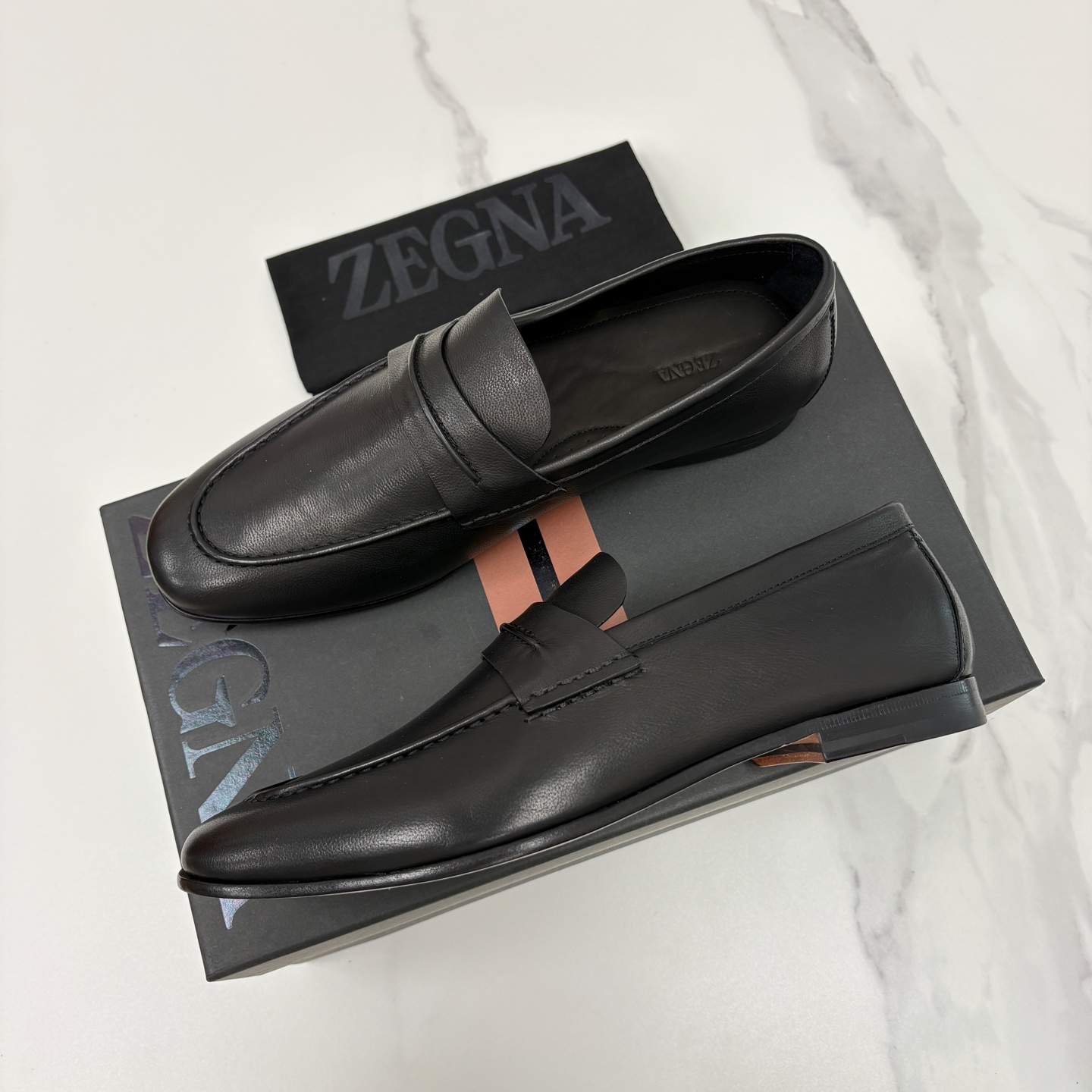 💋💍 Zegn* 杰尼～亚 新款乐福鞋皮鞋 这款 MOCASSIN粒面乐福皮鞋 以小牛面擦色皮/精品磨砂