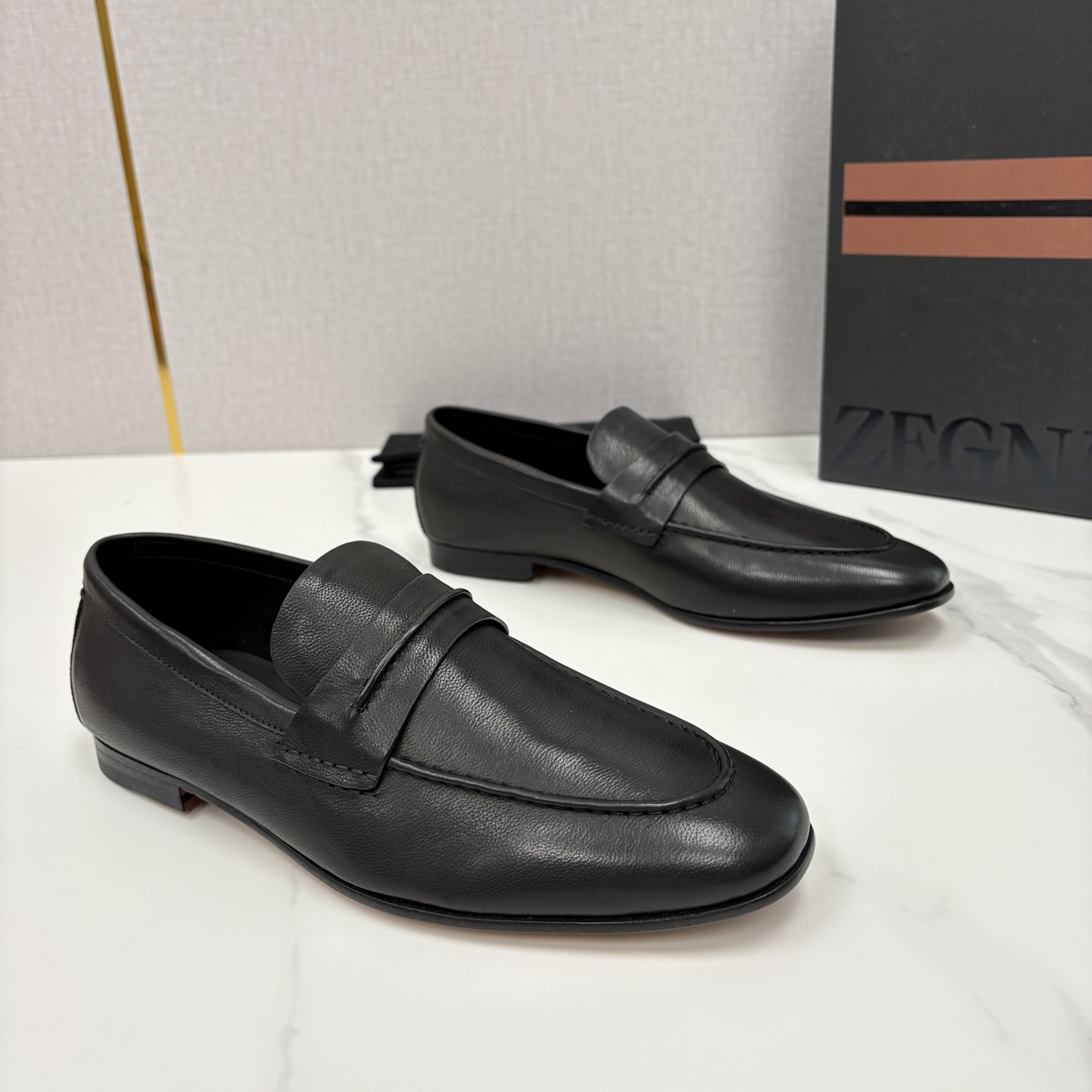 💋💍 Zegn* 杰尼～亚 新款乐福鞋皮鞋 这款 MOCASSIN粒面乐福皮鞋 以小牛面擦色皮/精品磨砂