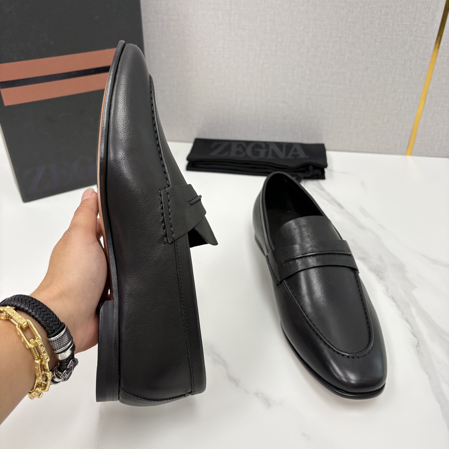 💋💍 Zegn* 杰尼～亚 新款乐福鞋皮鞋 这款 MOCASSIN粒面乐福皮鞋 以小牛面擦色皮/精品磨砂