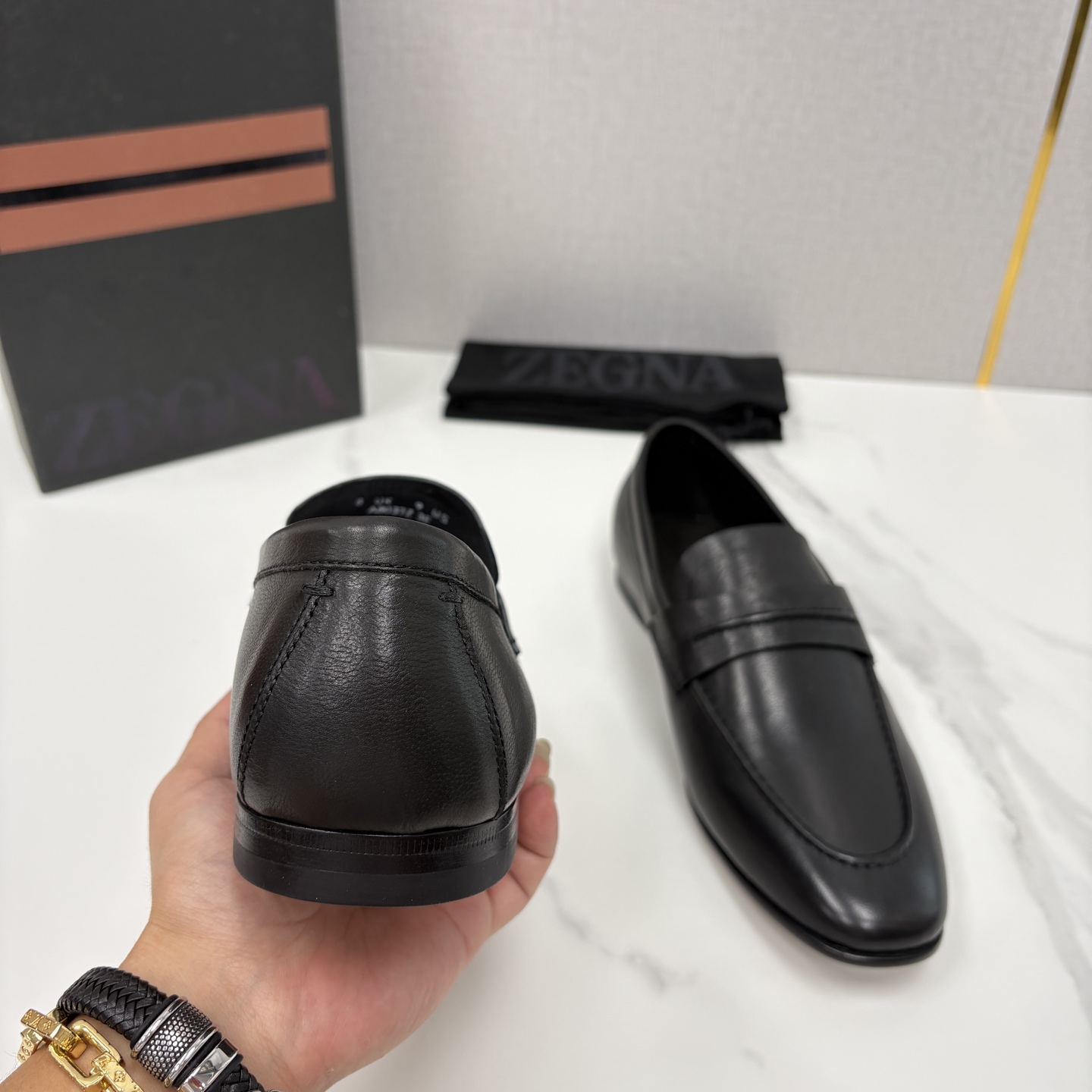 💋💍 Zegn* 杰尼～亚 新款乐福鞋皮鞋 这款 MOCASSIN粒面乐福皮鞋 以小牛面擦色皮/精品磨砂