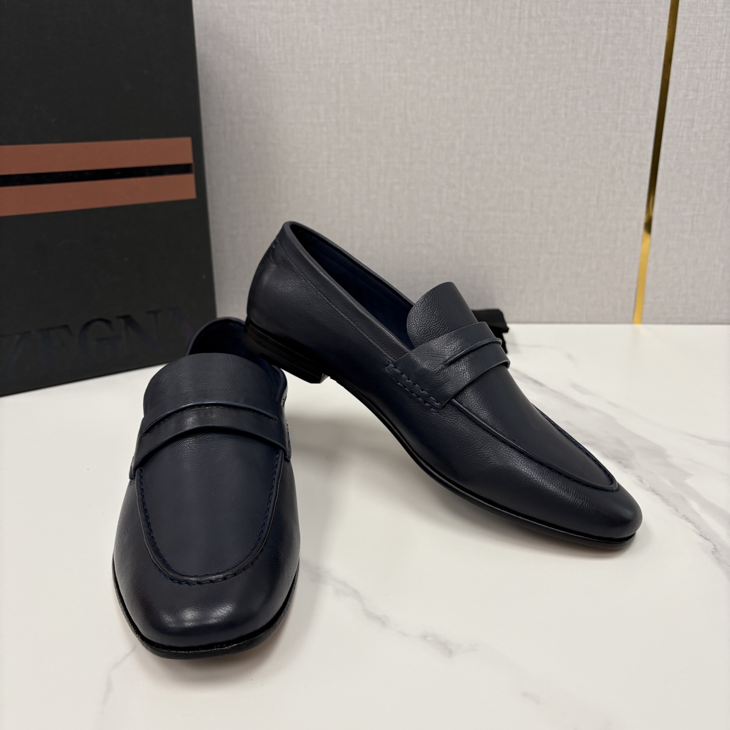 💋💍 Zegn* 杰尼～亚 新款乐福鞋皮鞋 这款 MOCASSIN粒面乐福皮鞋 以小牛面擦色皮/精品磨砂