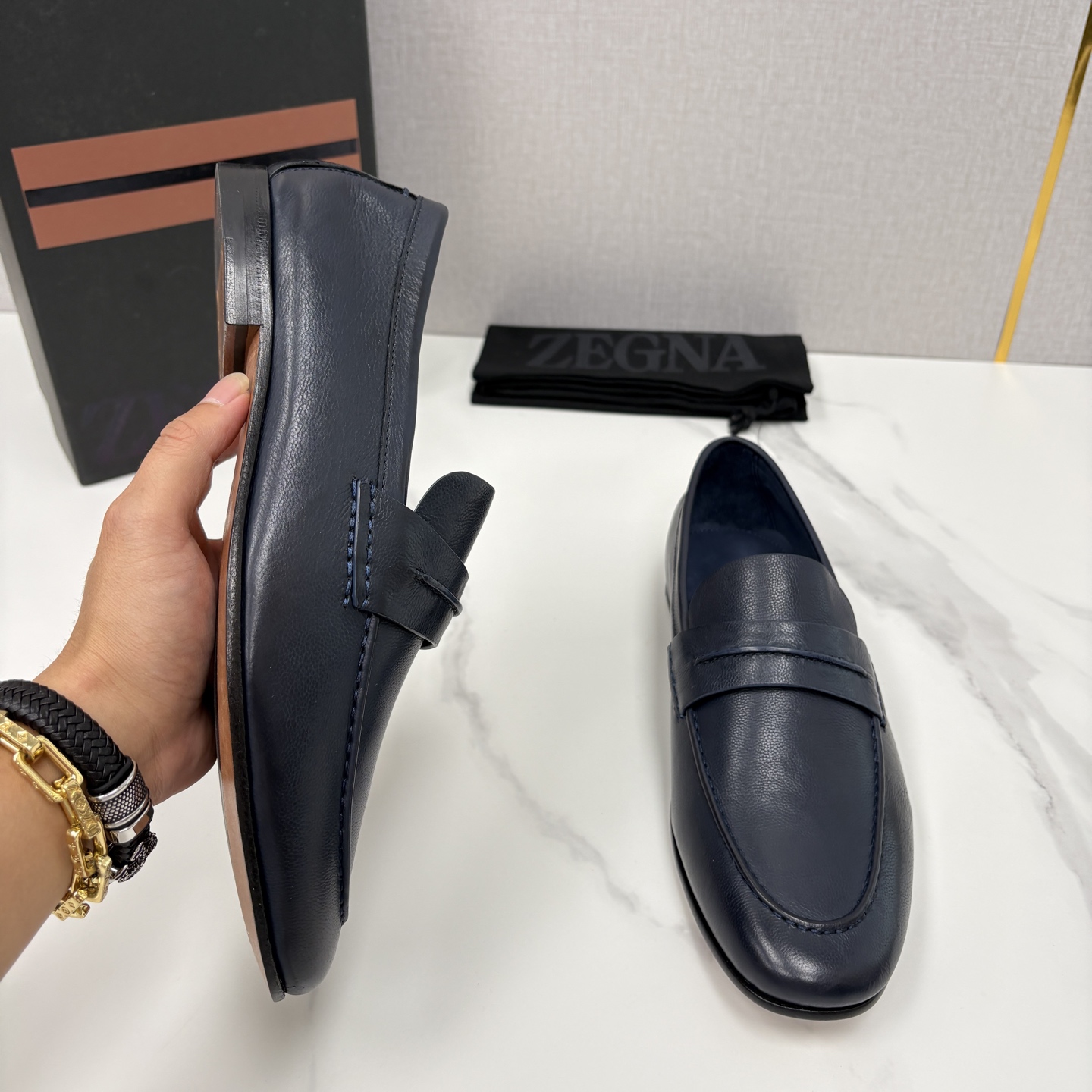 💋💍 Zegn* 杰尼～亚 新款乐福鞋皮鞋 这款 MOCASSIN粒面乐福皮鞋 以小牛面擦色皮/精品磨砂