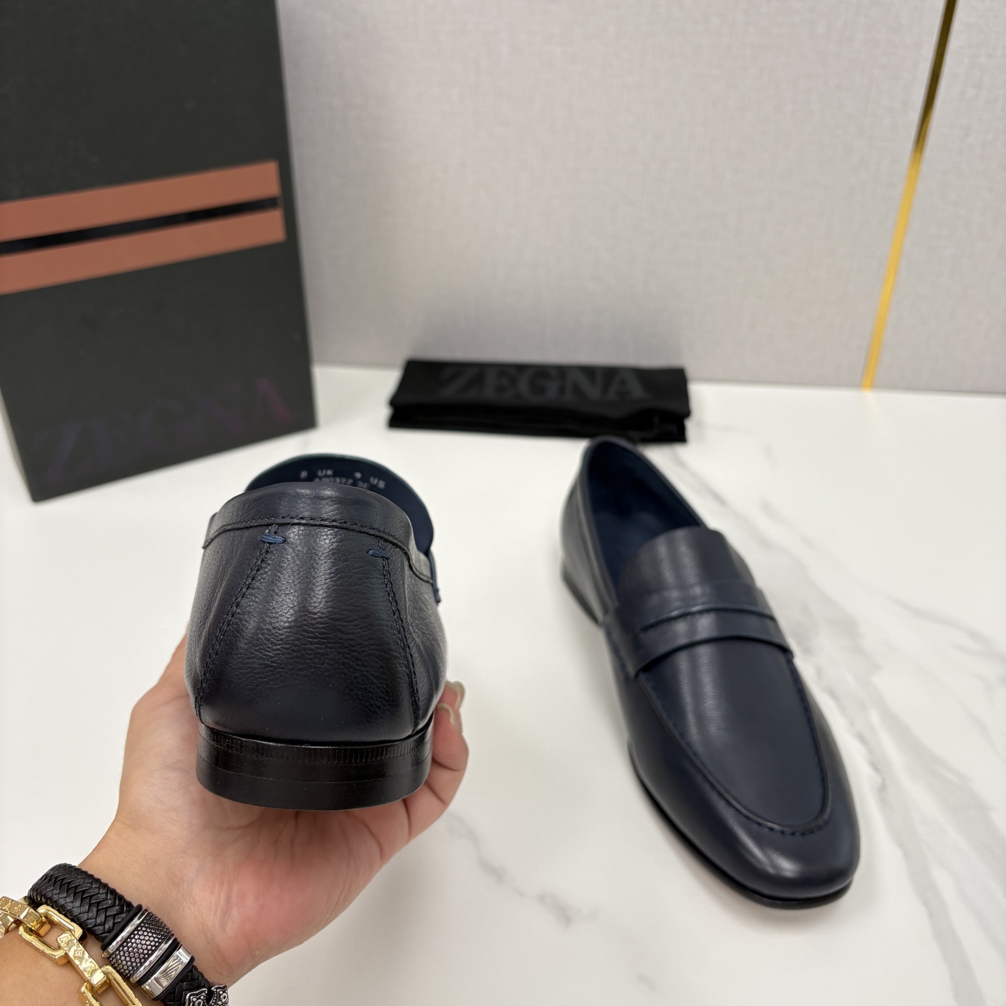 💋💍 Zegn* 杰尼～亚 新款乐福鞋皮鞋 这款 MOCASSIN粒面乐福皮鞋 以小牛面擦色皮/精品磨砂