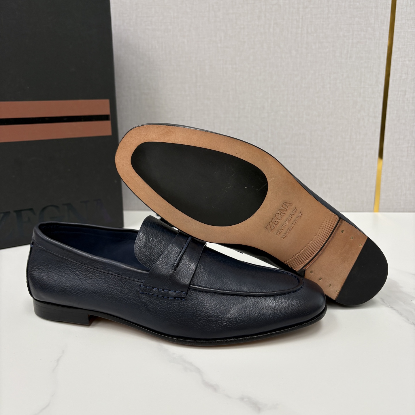 💋💍 Zegn* 杰尼～亚 新款乐福鞋皮鞋 这款 MOCASSIN粒面乐福皮鞋 以小牛面擦色皮/精品磨砂