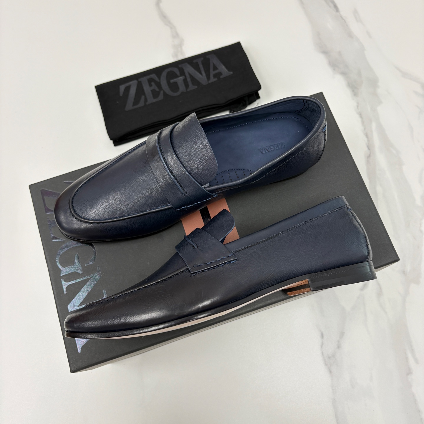 💋💍 Zegn* 杰尼～亚 新款乐福鞋皮鞋 这款 MOCASSIN粒面乐福皮鞋 以小牛面擦色皮/精品磨砂