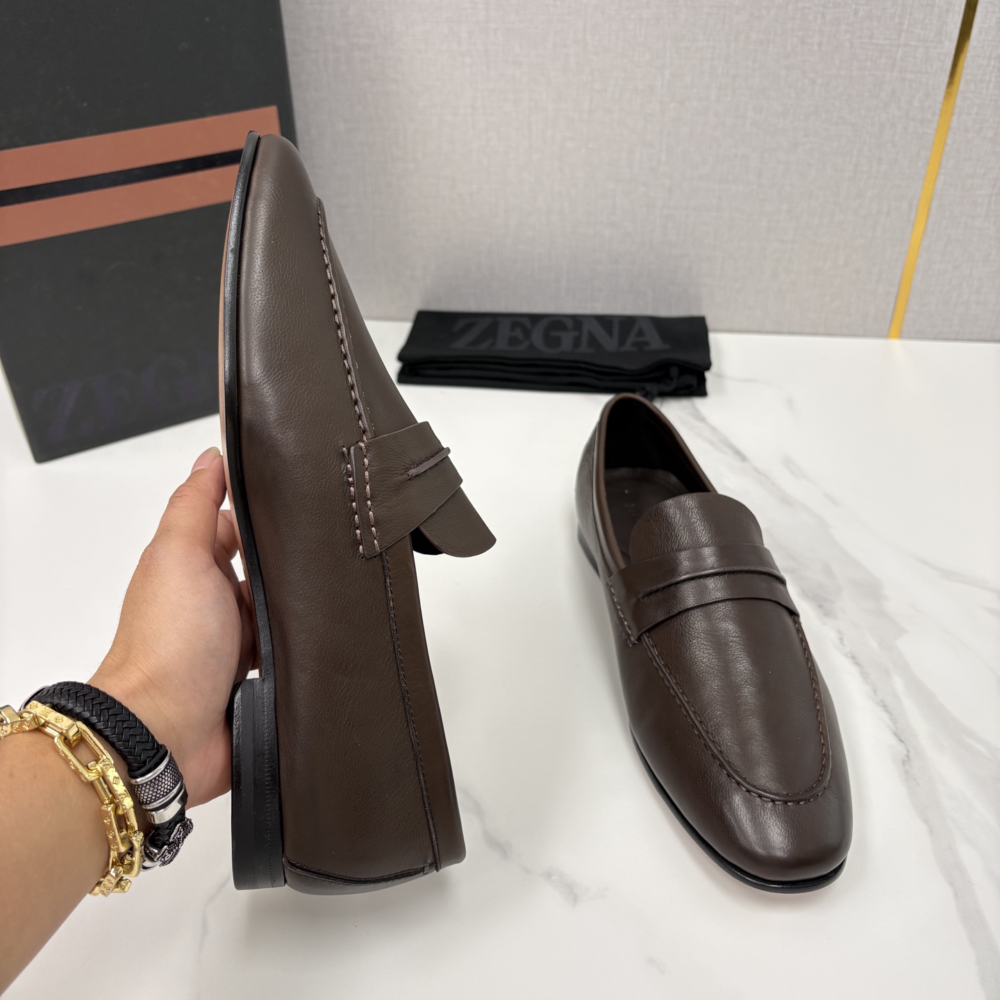 💋💍 Zegn* 杰尼～亚 新款乐福鞋皮鞋 这款 MOCASSIN粒面乐福皮鞋 以小牛面擦色皮/精品磨砂