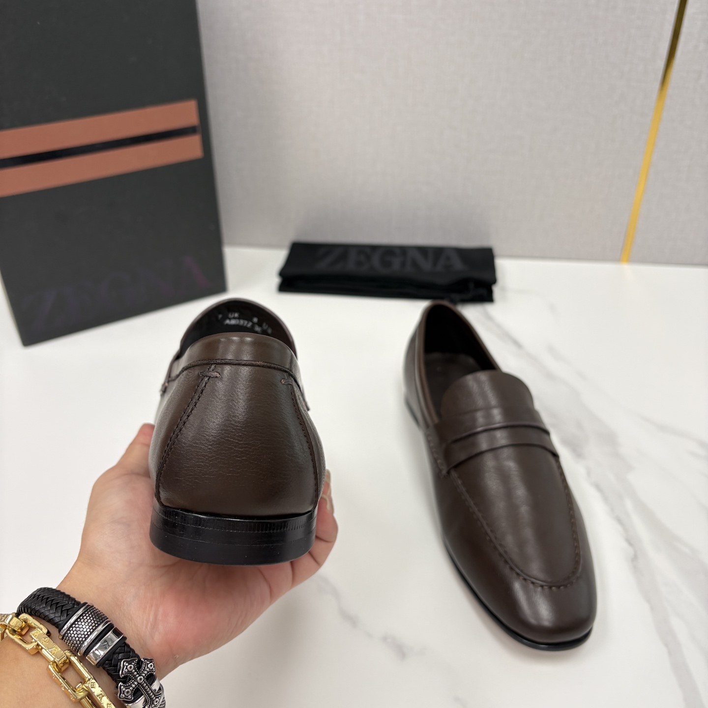 💋💍 Zegn* 杰尼～亚 新款乐福鞋皮鞋 这款 MOCASSIN粒面乐福皮鞋 以小牛面擦色皮/精品磨砂