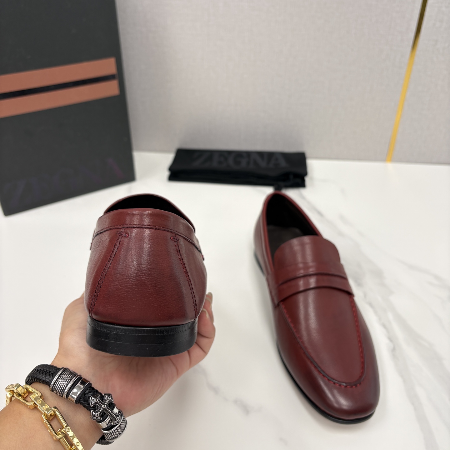 💋💍 Zegn* 杰尼～亚 新款乐福鞋皮鞋 这款 MOCASSIN粒面乐福皮鞋 以小牛面擦色皮/精品磨砂