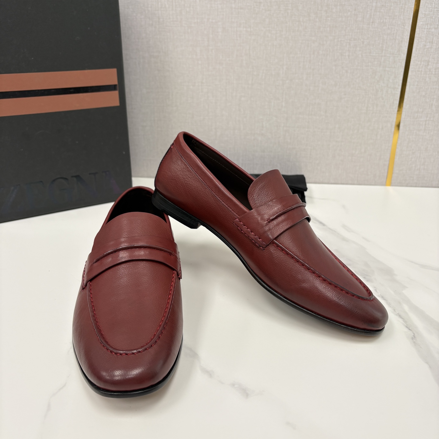 💋💍 Zegn* 杰尼～亚 新款乐福鞋皮鞋 这款 MOCASSIN粒面乐福皮鞋 以小牛面擦色皮/精品磨砂