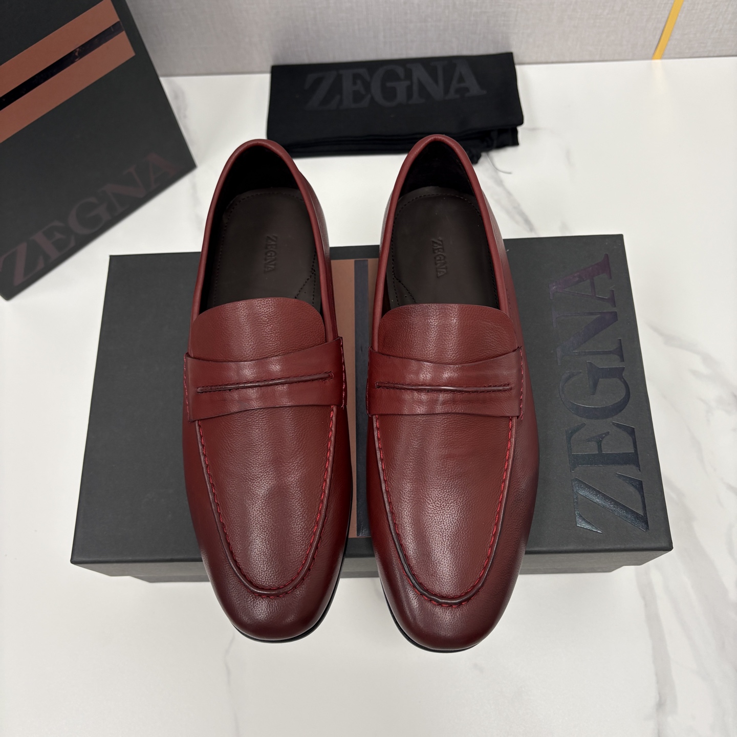 💋💍 Zegn* 杰尼～亚 新款乐福鞋皮鞋 这款 MOCASSIN粒面乐福皮鞋 以小牛面擦色皮/精品磨砂