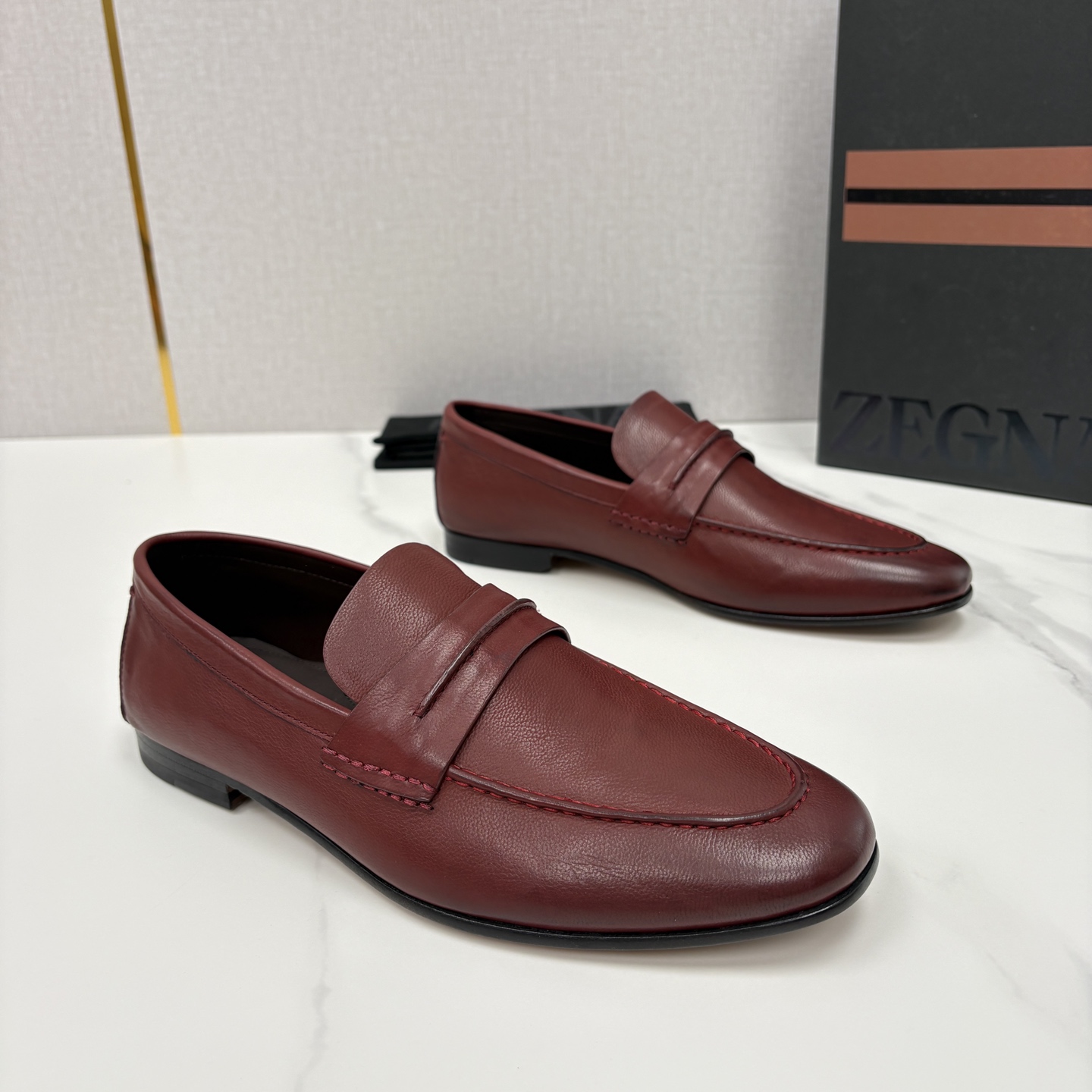 💋💍 Zegn* 杰尼～亚 新款乐福鞋皮鞋 这款 MOCASSIN粒面乐福皮鞋 以小牛面擦色皮/精品磨砂