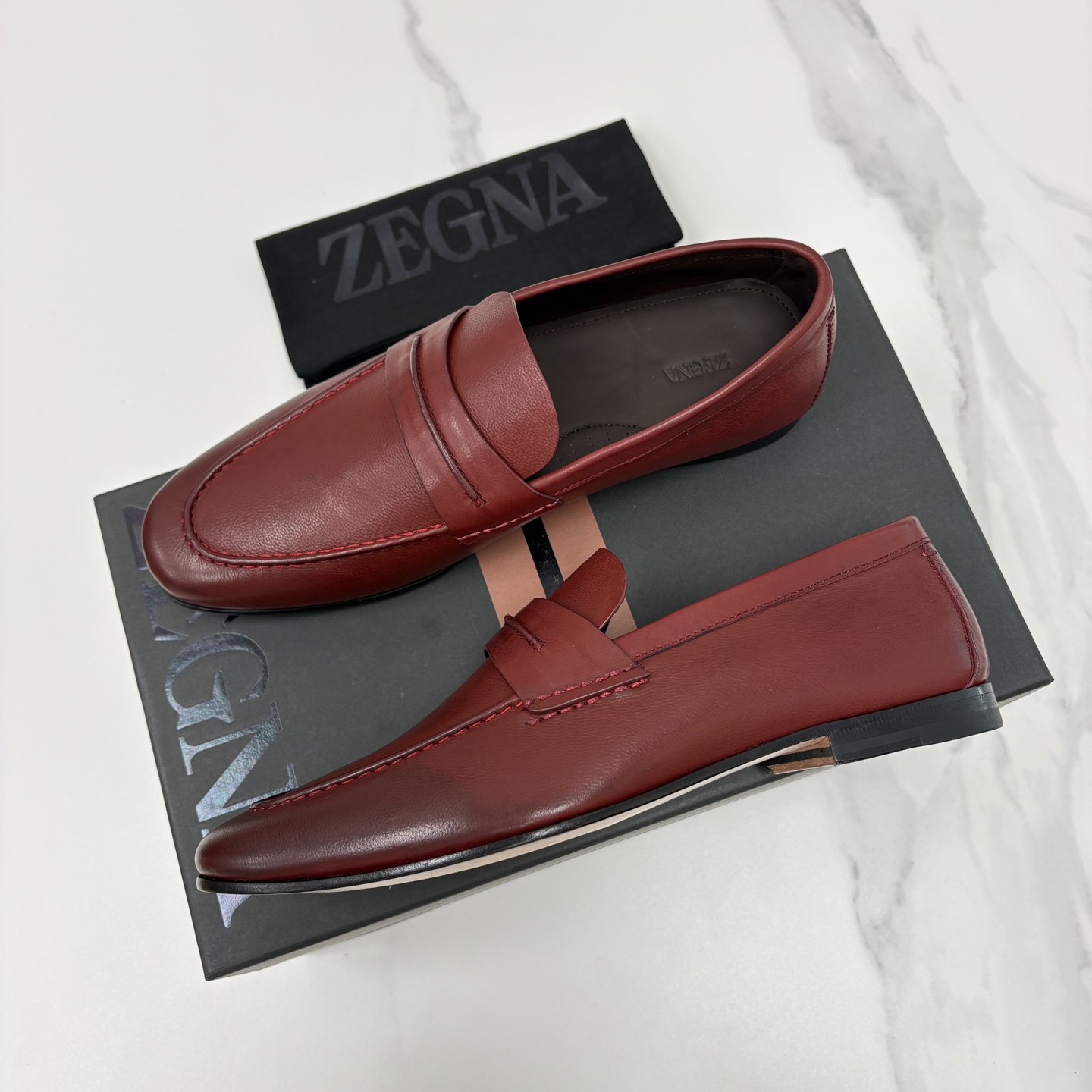 💋💍 Zegn* 杰尼～亚 新款乐福鞋皮鞋 这款 MOCASSIN粒面乐福皮鞋 以小牛面擦色皮/精品磨砂