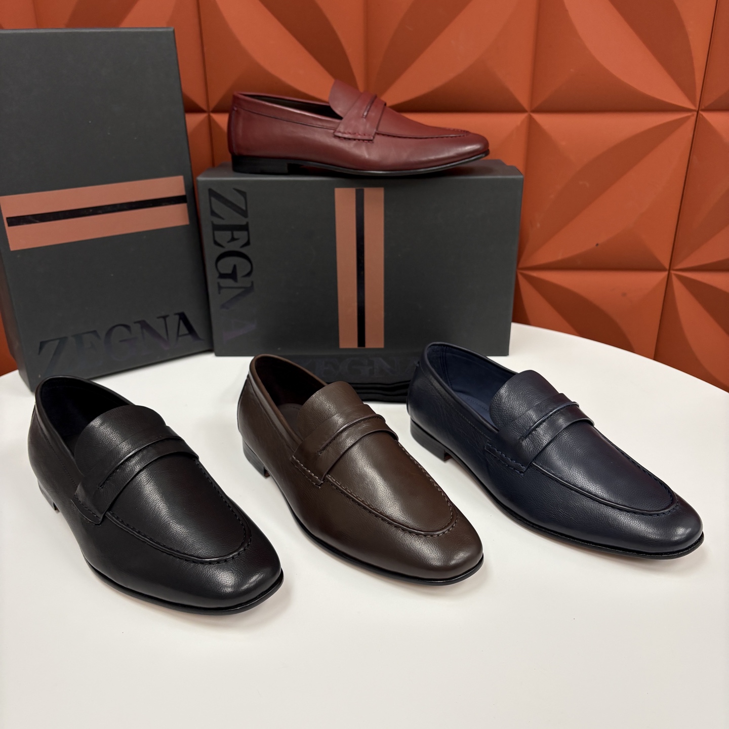 💋💍 Zegn* 杰尼～亚 新款乐福鞋皮鞋 这款 MOCASSIN粒面乐福皮鞋 以小牛面擦色皮/精品磨砂