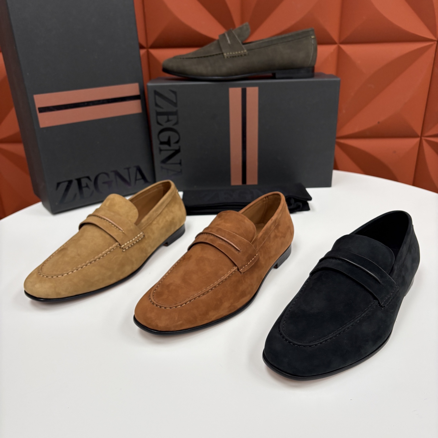 💋💍 Zegn* 杰尼～亚 新款乐福鞋皮鞋 这款 MOCASSIN粒面乐福皮鞋 以小牛面擦色皮/精品磨砂