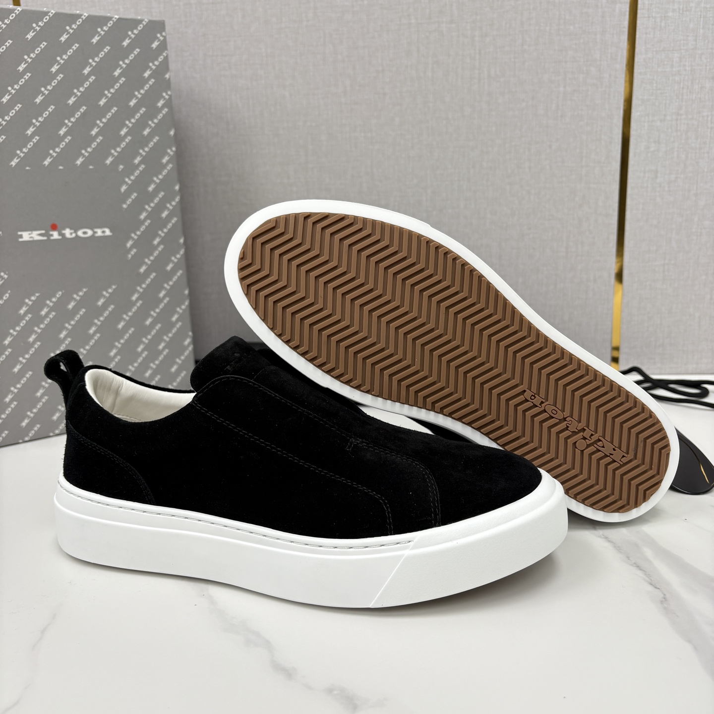 💋💍 Kito*n 新品 男士拼色厚底休闲鞋 鞋面采用高丝光磨砂牛皮+优质小牛皮的拼接设计，磨砂皮细腻软