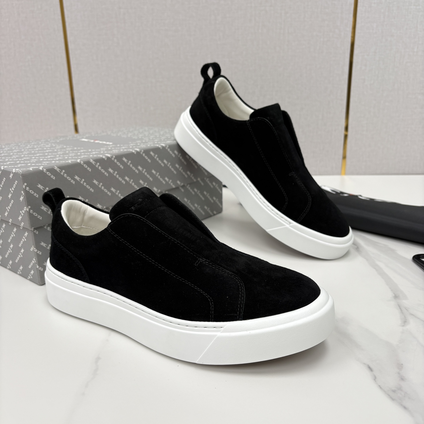 💋💍 Kito*n 新品 男士拼色厚底休闲鞋 鞋面采用高丝光磨砂牛皮+优质小牛皮的拼接设计，磨砂皮细腻软