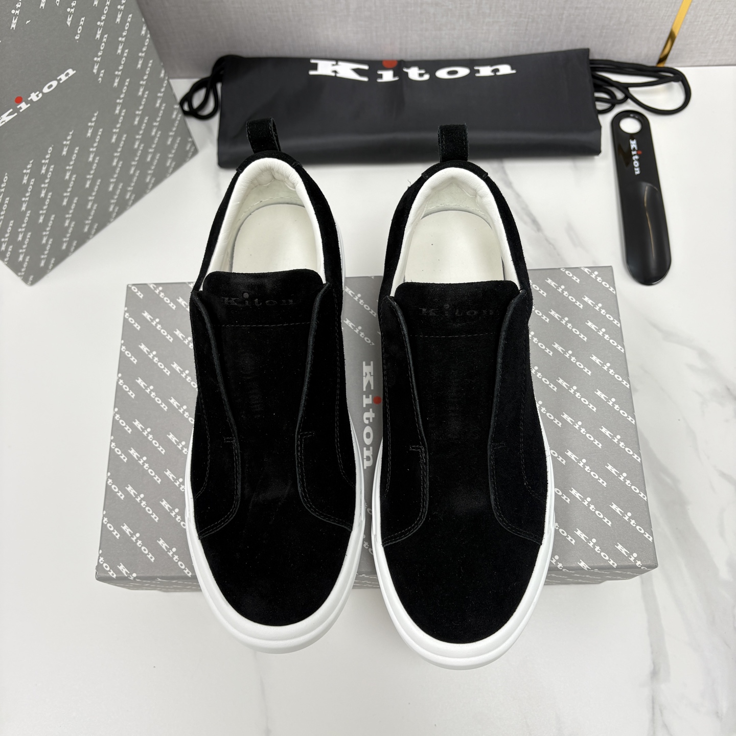 💋💍 Kito*n 新品 男士拼色厚底休闲鞋 鞋面采用高丝光磨砂牛皮+优质小牛皮的拼接设计，磨砂皮细腻软