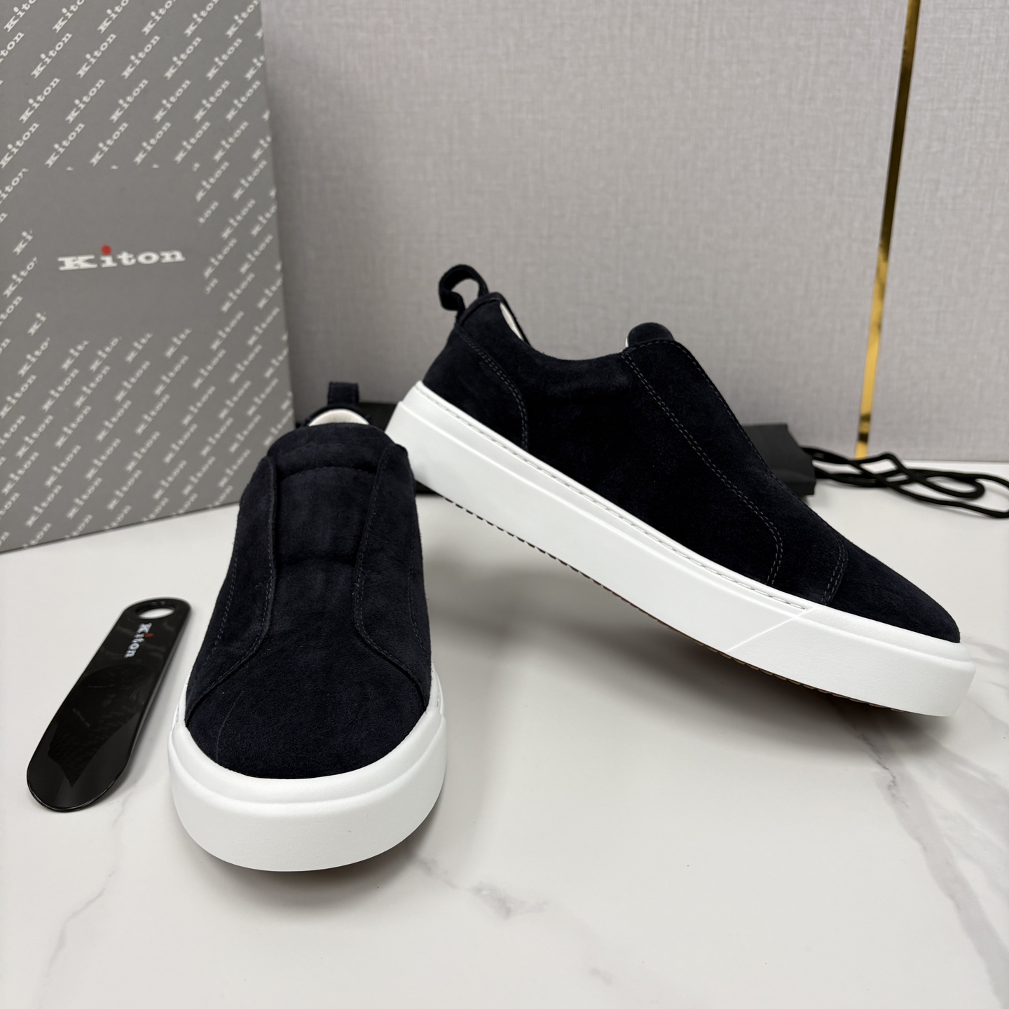 💋💍 Kito*n 新品 男士拼色厚底休闲鞋 鞋面采用高丝光磨砂牛皮+优质小牛皮的拼接设计，磨砂皮细腻软