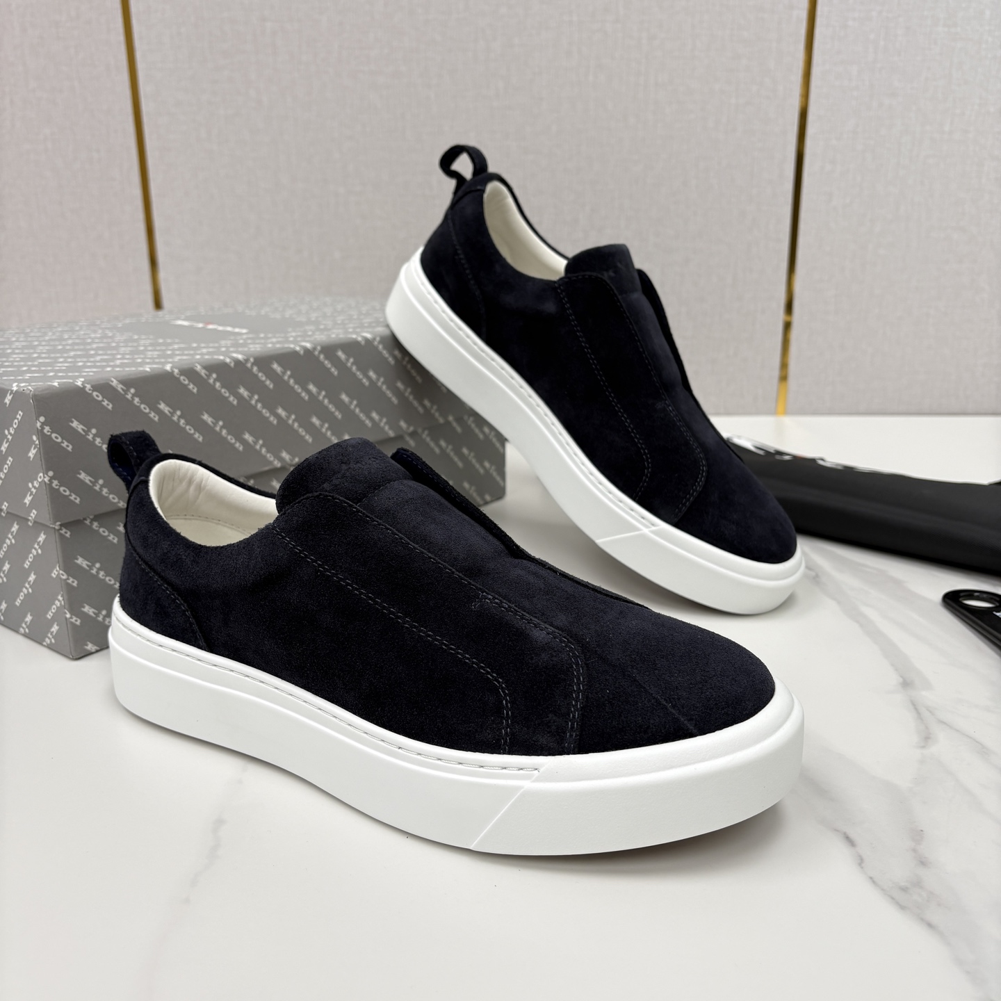 💋💍 Kito*n 新品 男士拼色厚底休闲鞋 鞋面采用高丝光磨砂牛皮+优质小牛皮的拼接设计，磨砂皮细腻软