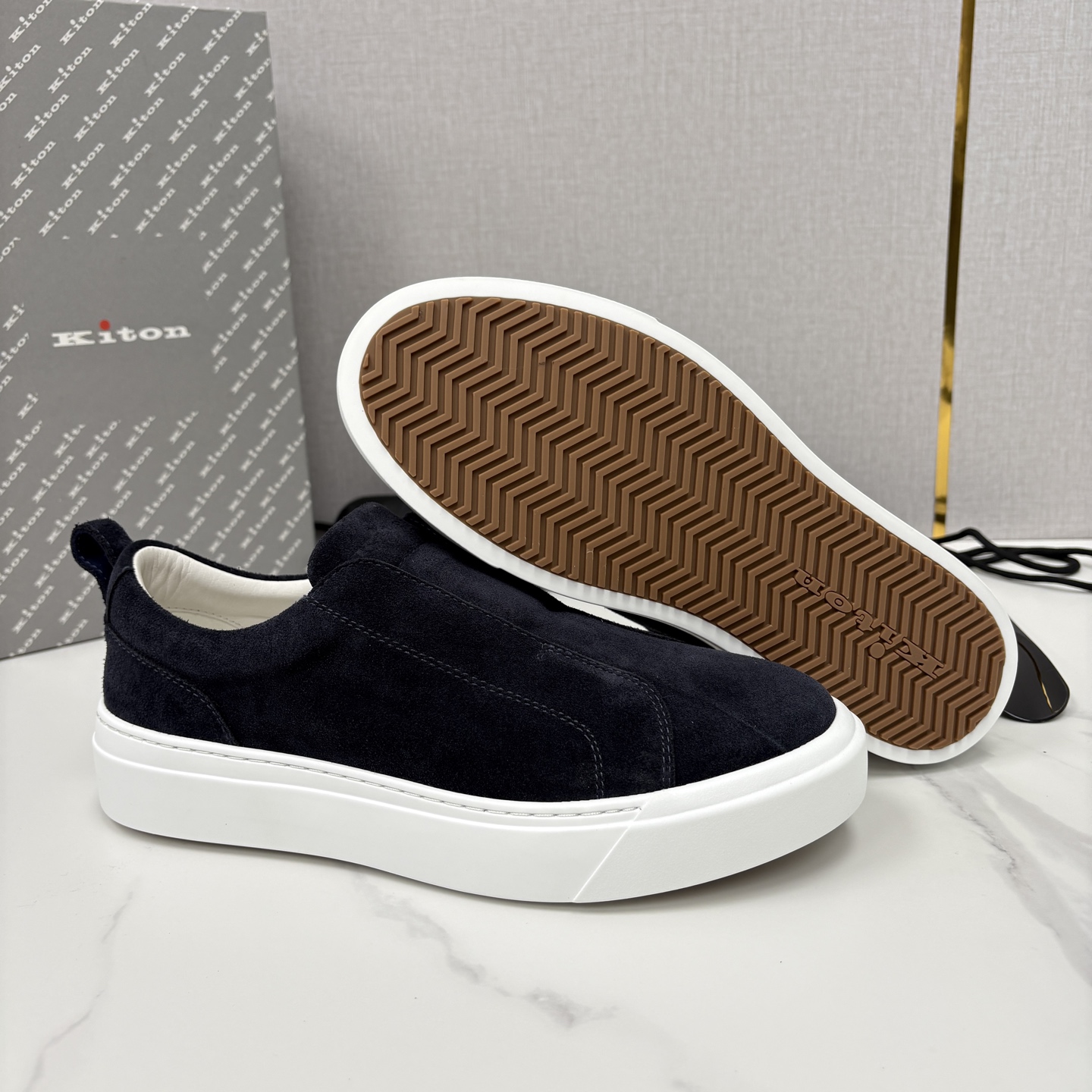 💋💍 Kito*n 新品 男士拼色厚底休闲鞋 鞋面采用高丝光磨砂牛皮+优质小牛皮的拼接设计，磨砂皮细腻软