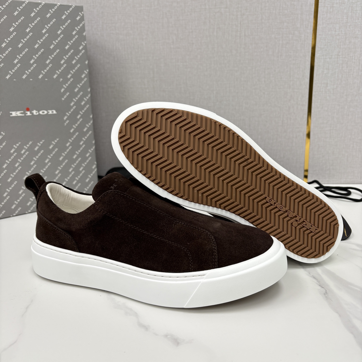 💋💍 Kito*n 新品 男士拼色厚底休闲鞋 鞋面采用高丝光磨砂牛皮+优质小牛皮的拼接设计，磨砂皮细腻软