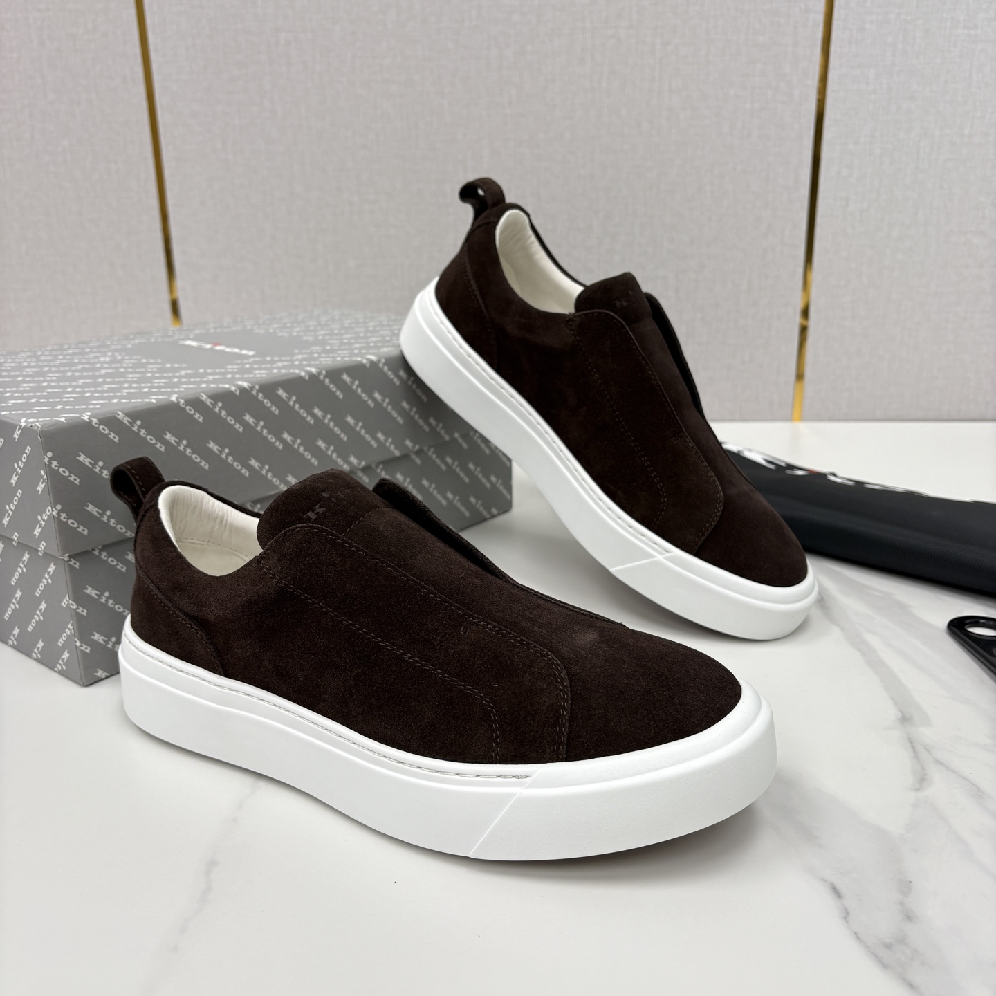 💋💍 Kito*n 新品 男士拼色厚底休闲鞋 鞋面采用高丝光磨砂牛皮+优质小牛皮的拼接设计，磨砂皮细腻软