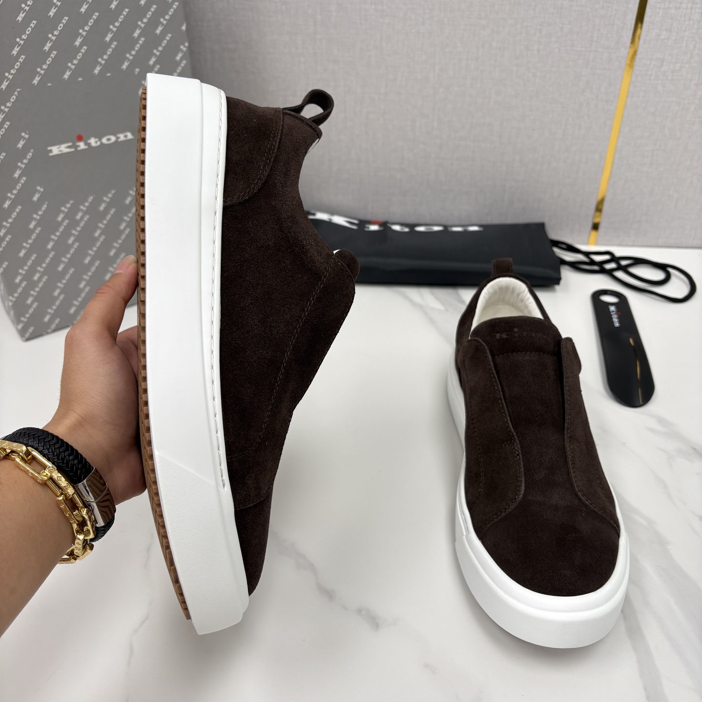 💋💍 Kito*n 新品 男士拼色厚底休闲鞋 鞋面采用高丝光磨砂牛皮+优质小牛皮的拼接设计，磨砂皮细腻软